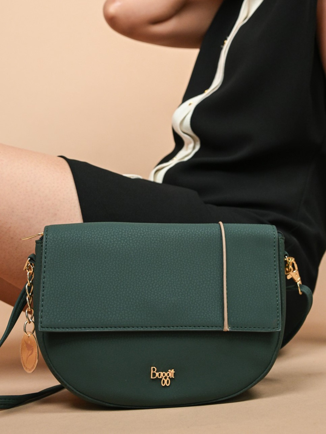 

Baggit Textured Half Moon Sling Bag, Green