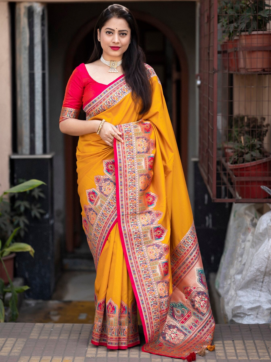 

Mitera Ethnic Motifs Woven Design Zari Banarasi Saree, Yellow