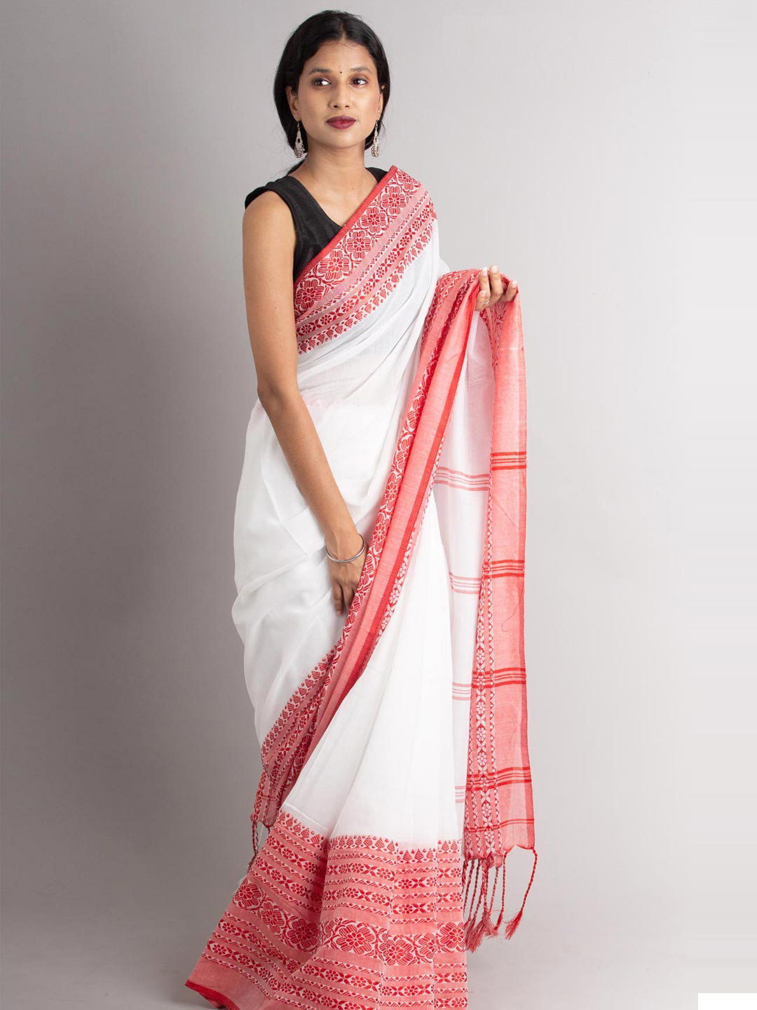 

Aevum Woven Design Border Begampuri Cotton Saree, White