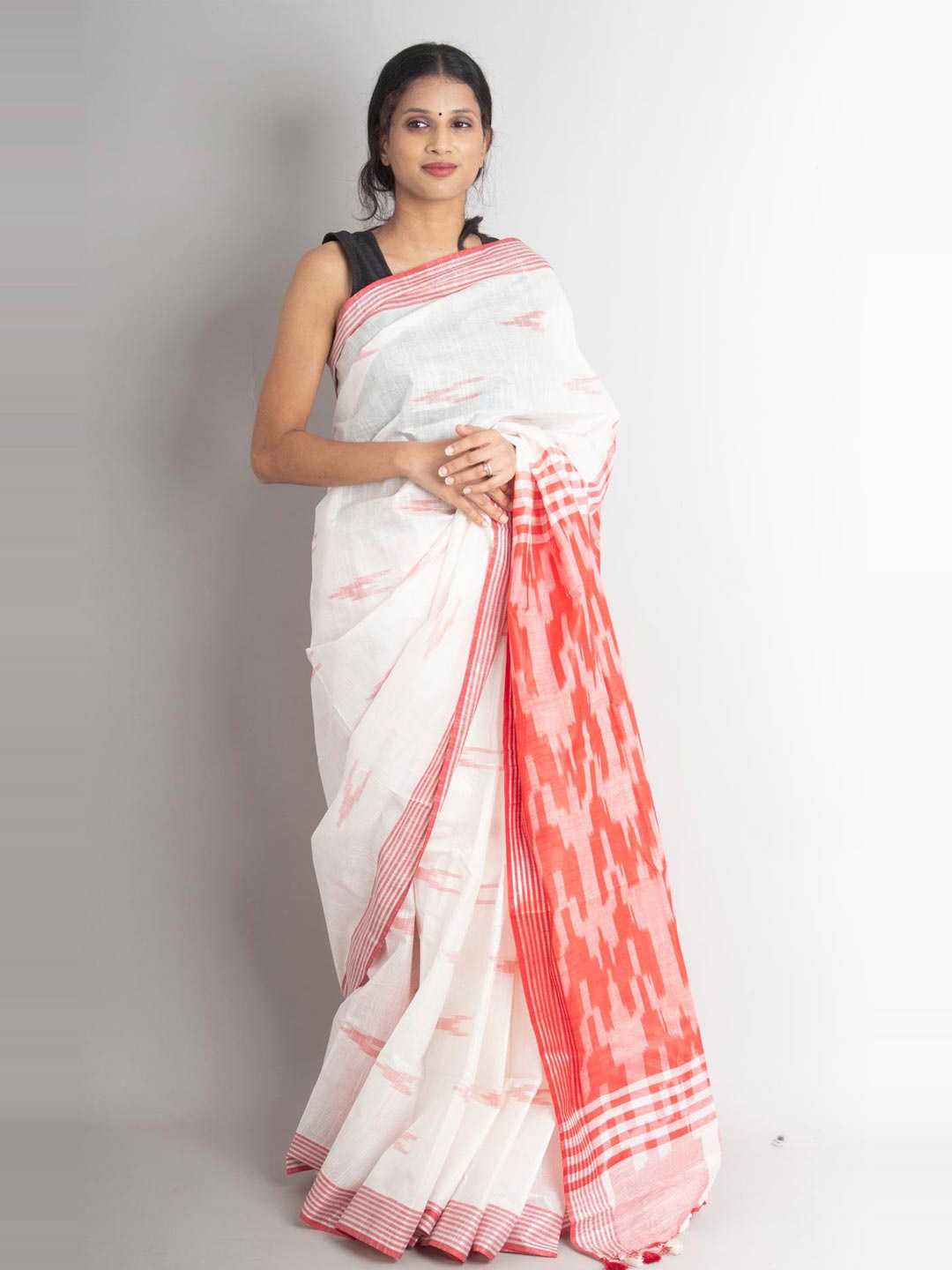 

Aevum Ethnic Motifs Printed Ikat Saree, White