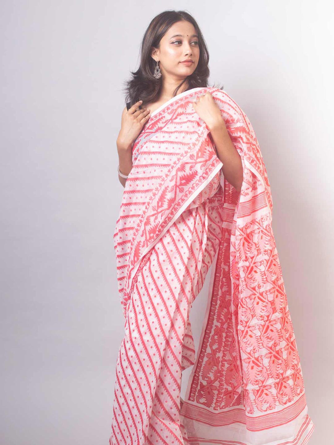 

Aevum Ethnic Motifs Printed Jamdani Saree, White