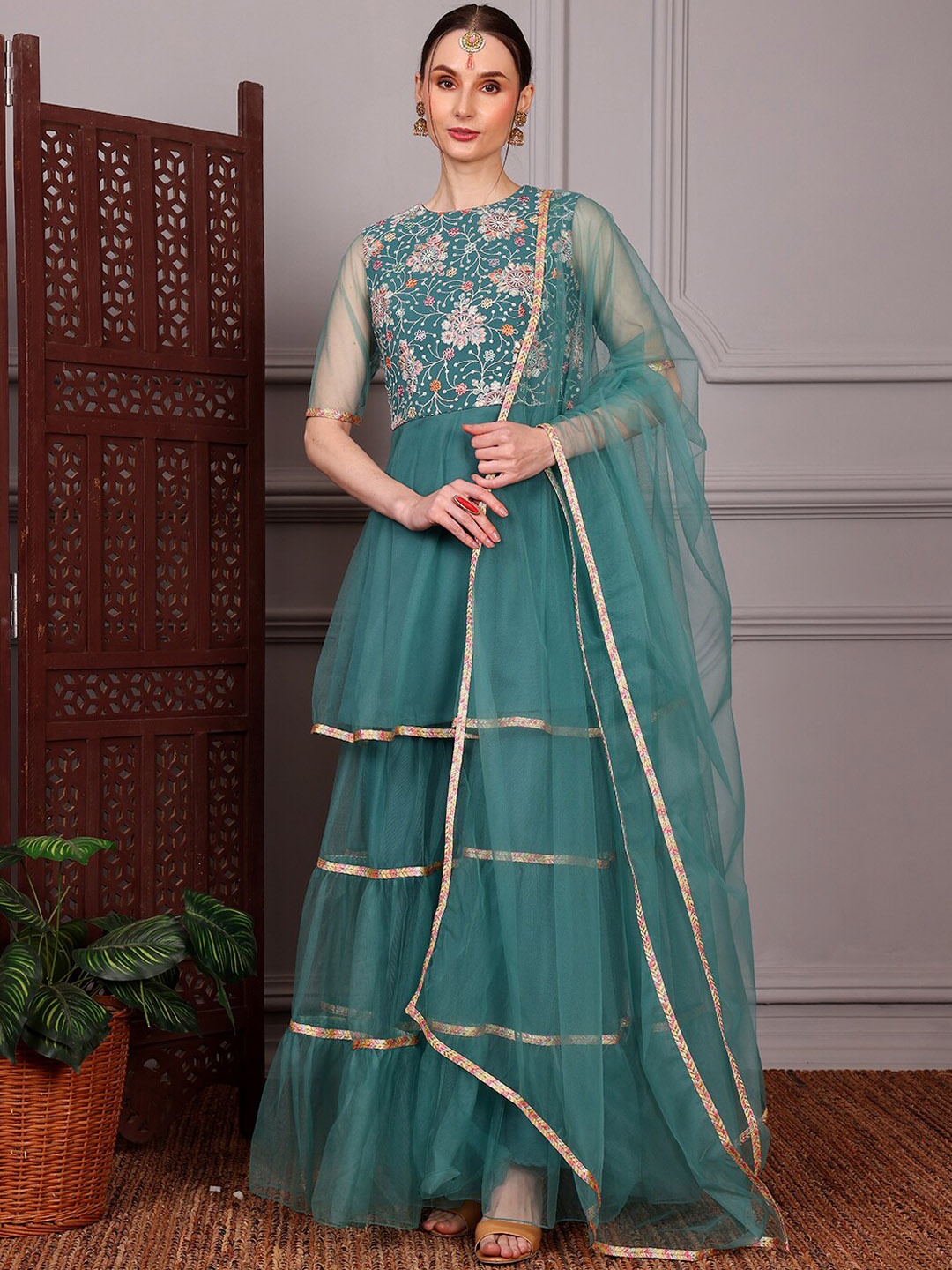 

Ethnovog Floral Embroidered Regular Kurti With Sharara & Dupatta, Green