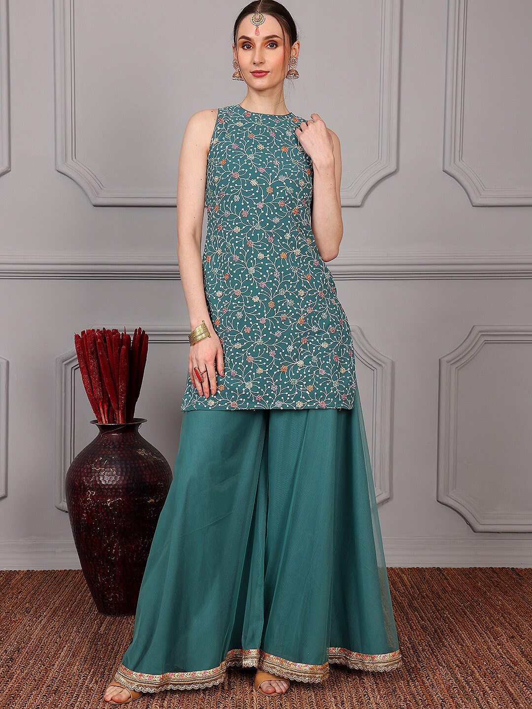 

Ethnovog Floral Embroidered Regular Kurti With Palazzos & Dupatta, Green