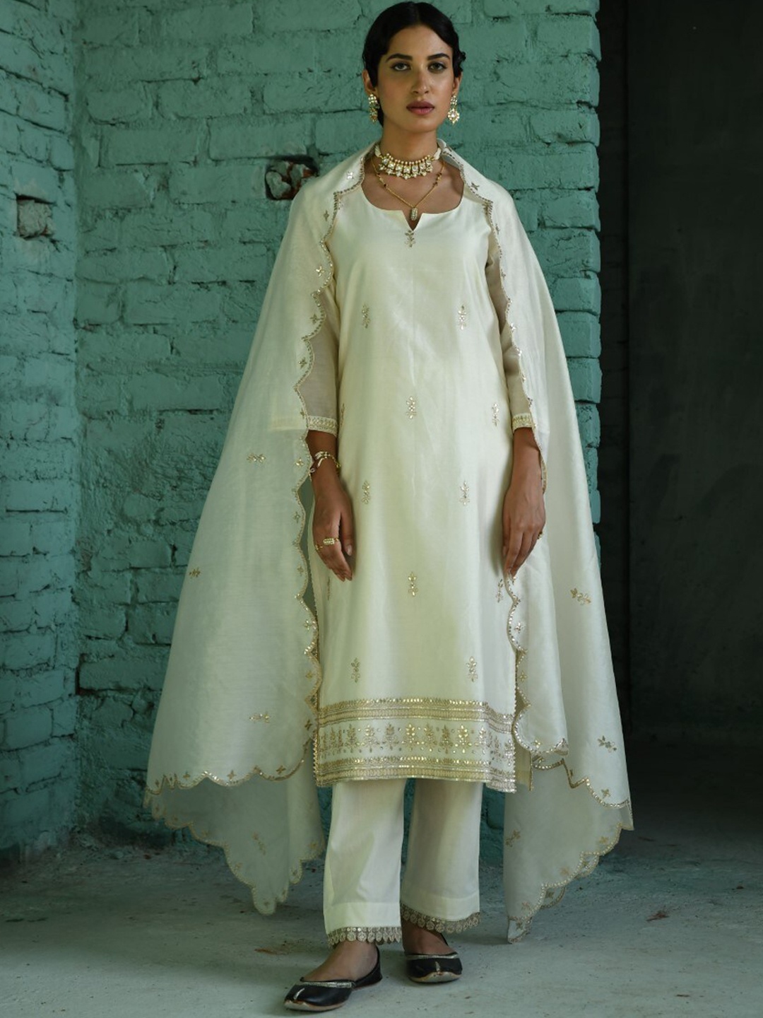 

KARAJ JAIPUR Floral Embroidered Chanderi Silk Straight Kurta With Trousers & Dupatta, Cream