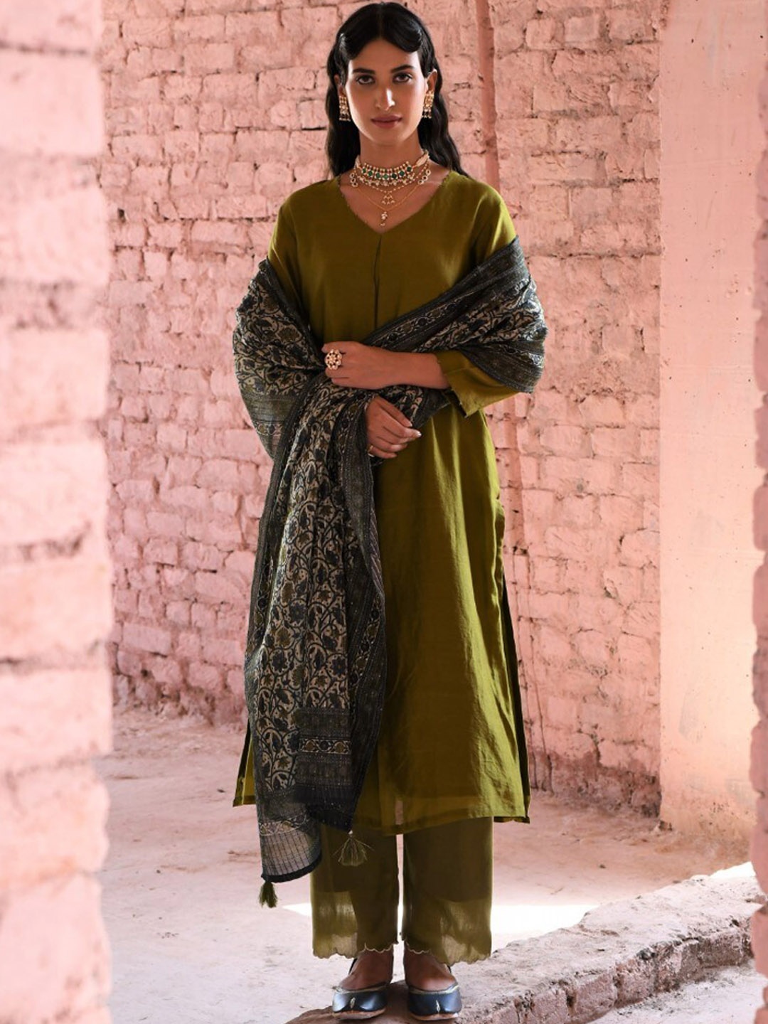 

KARAJ JAIPUR Embroidered Pleated Chanderi Silk Kurta With Palazzo & Dupatta, Olive