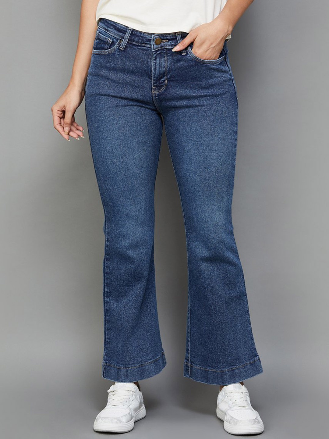

Xpose Women Comfort Flared Light Fade Stretchable Jeans, Blue