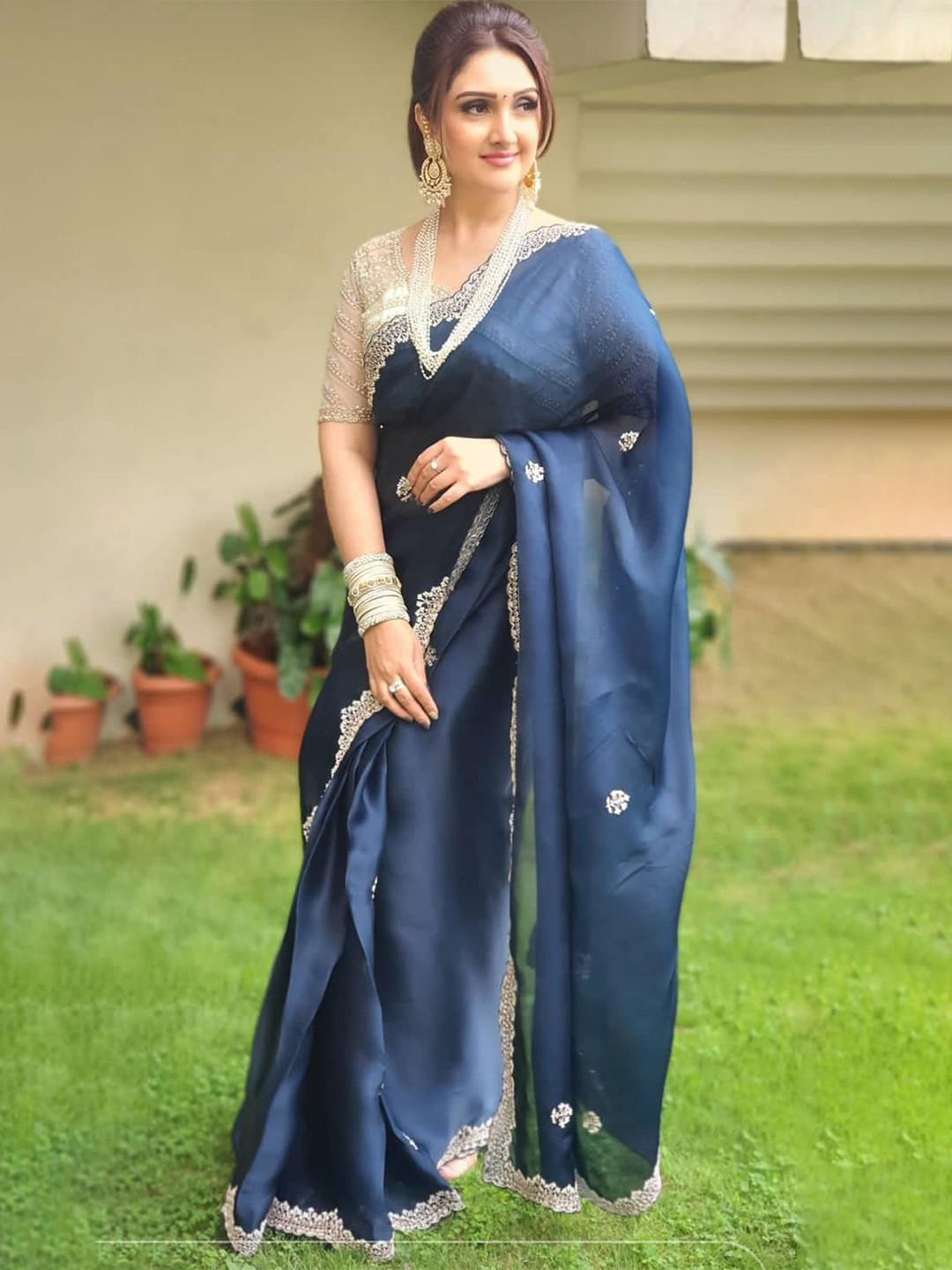 

bansari textiles Floral Embroidered Pure Georgette Sambalpuri Saree, Navy blue