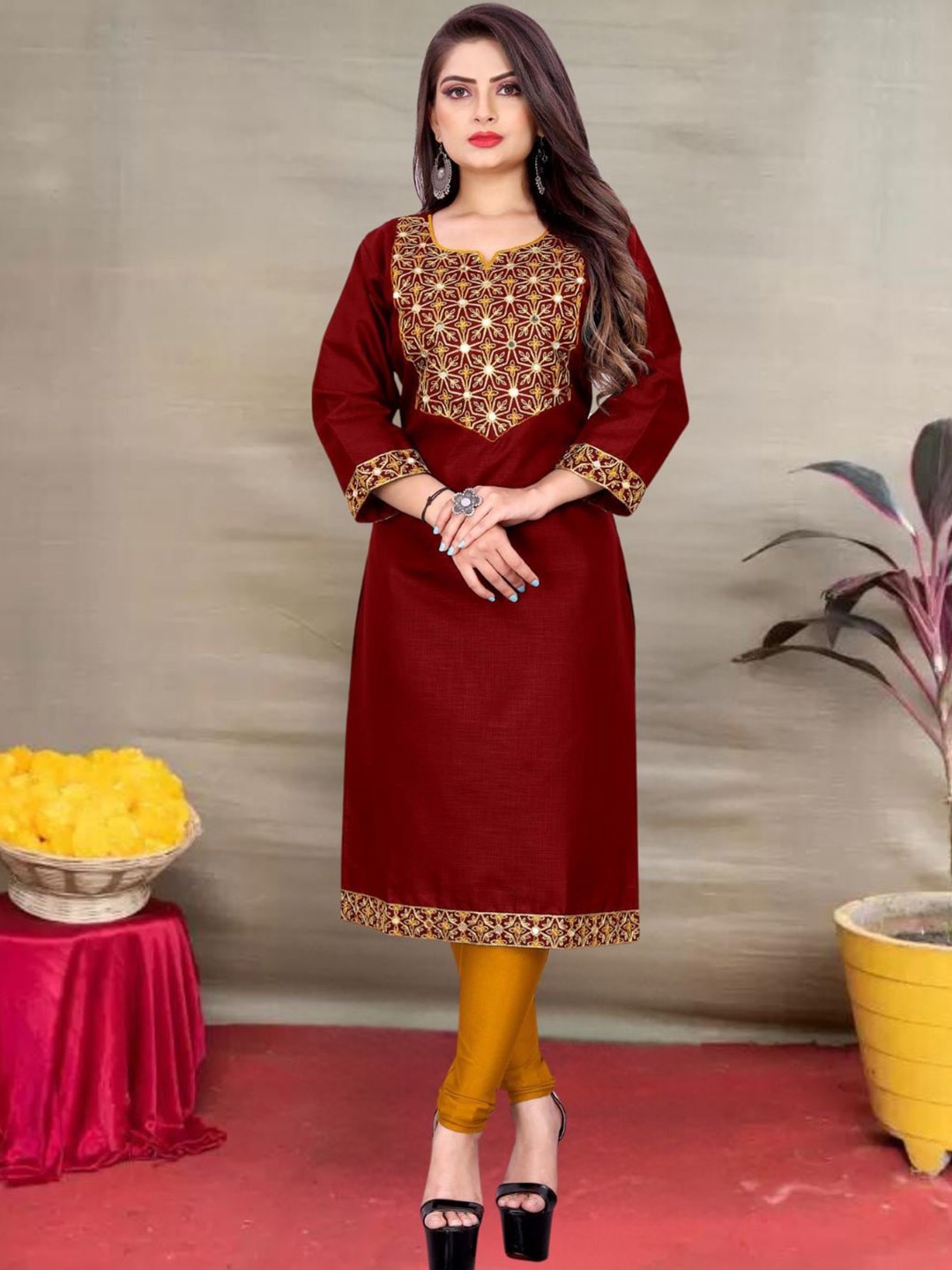 

MAGMINA Ethnic Motifs Embroidered Mirror Work Notch Neck Regular Straight Kurta, Maroon