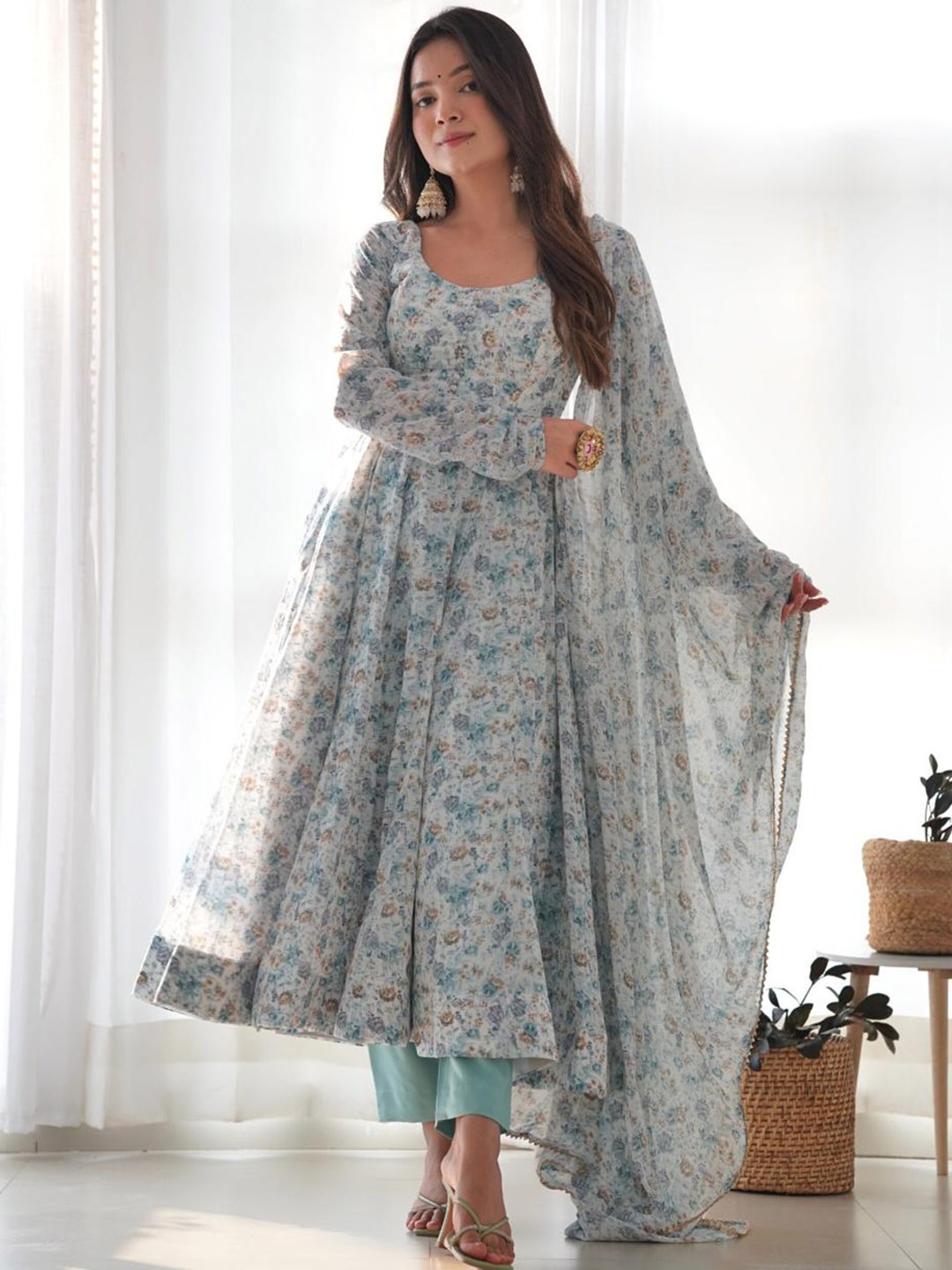 

BAESD Floral Printed Round Neck Anarkali Kurta with Trousers & Dupatta, Turquoise blue