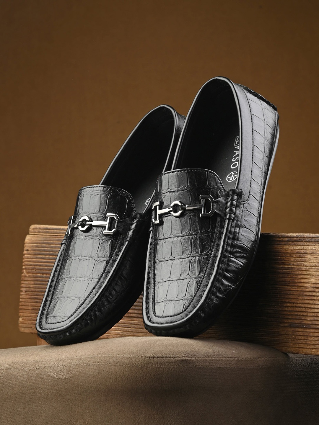 

El Paso Men Textured Round Toe Lightweight Loafers, Black