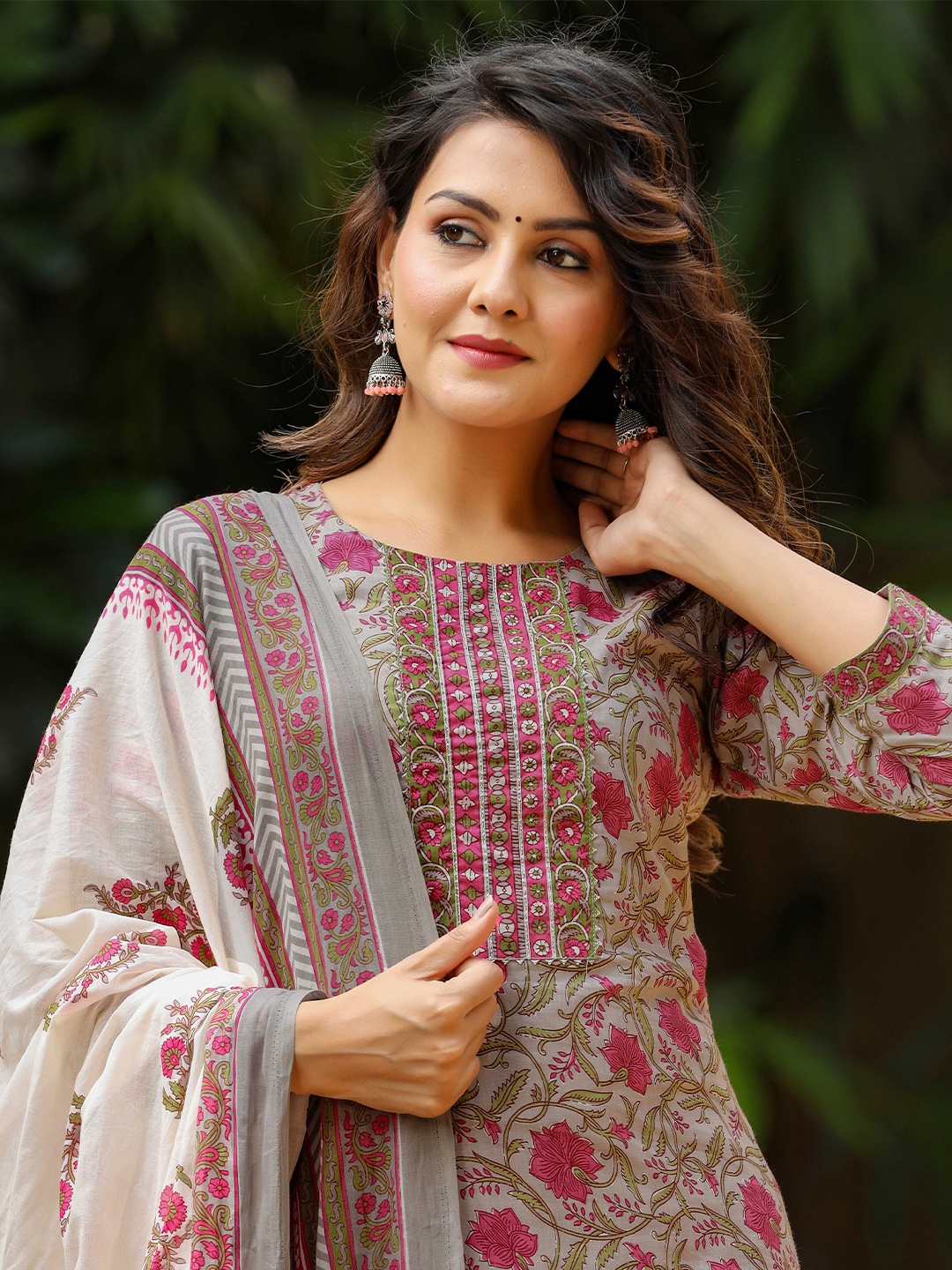 

AHIKA Floral Printed Regular Straight Kurta With Trousers & Dupatta, Beige