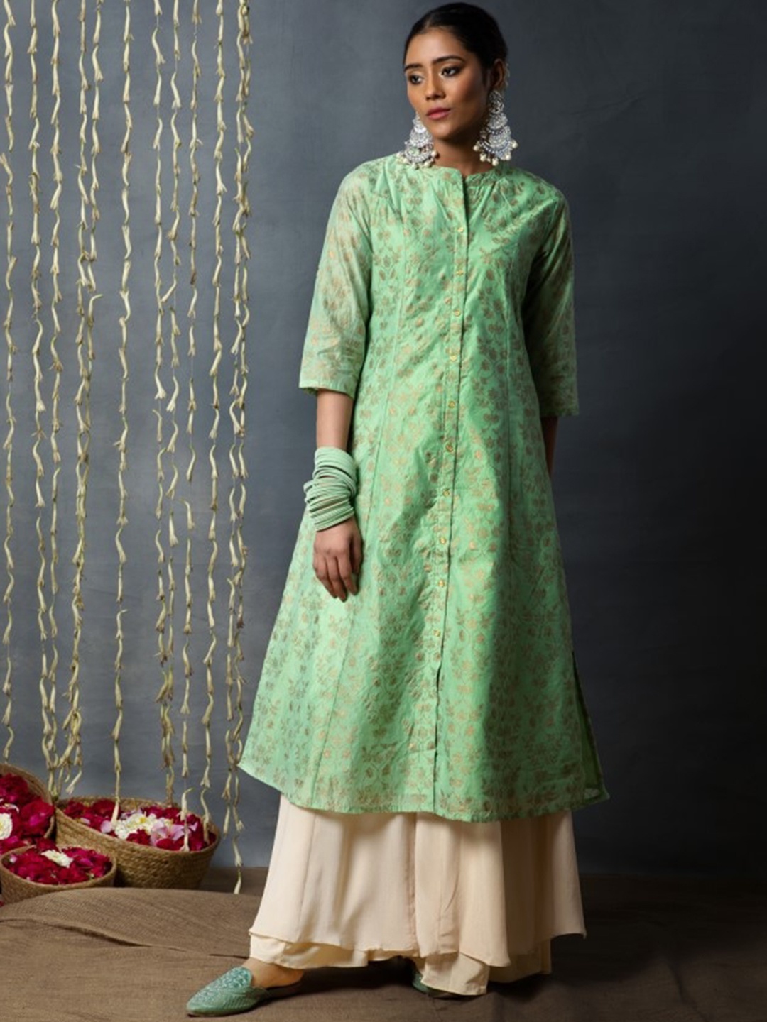 

Juniper Mandarin Collar Three Quarter Sleeves Ethnic Motifs Printed Chanderi Silk Kurta, Green