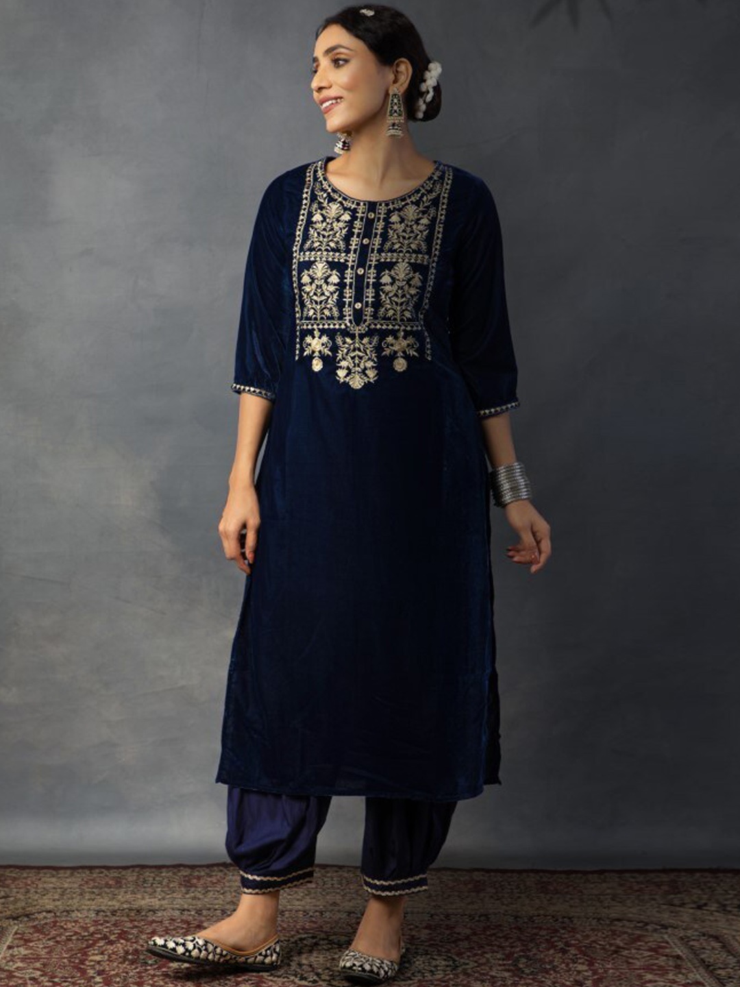 

Juniper Ethnic Motif Yoke Design Thread Work Velvet Straight Kurta, Navy blue