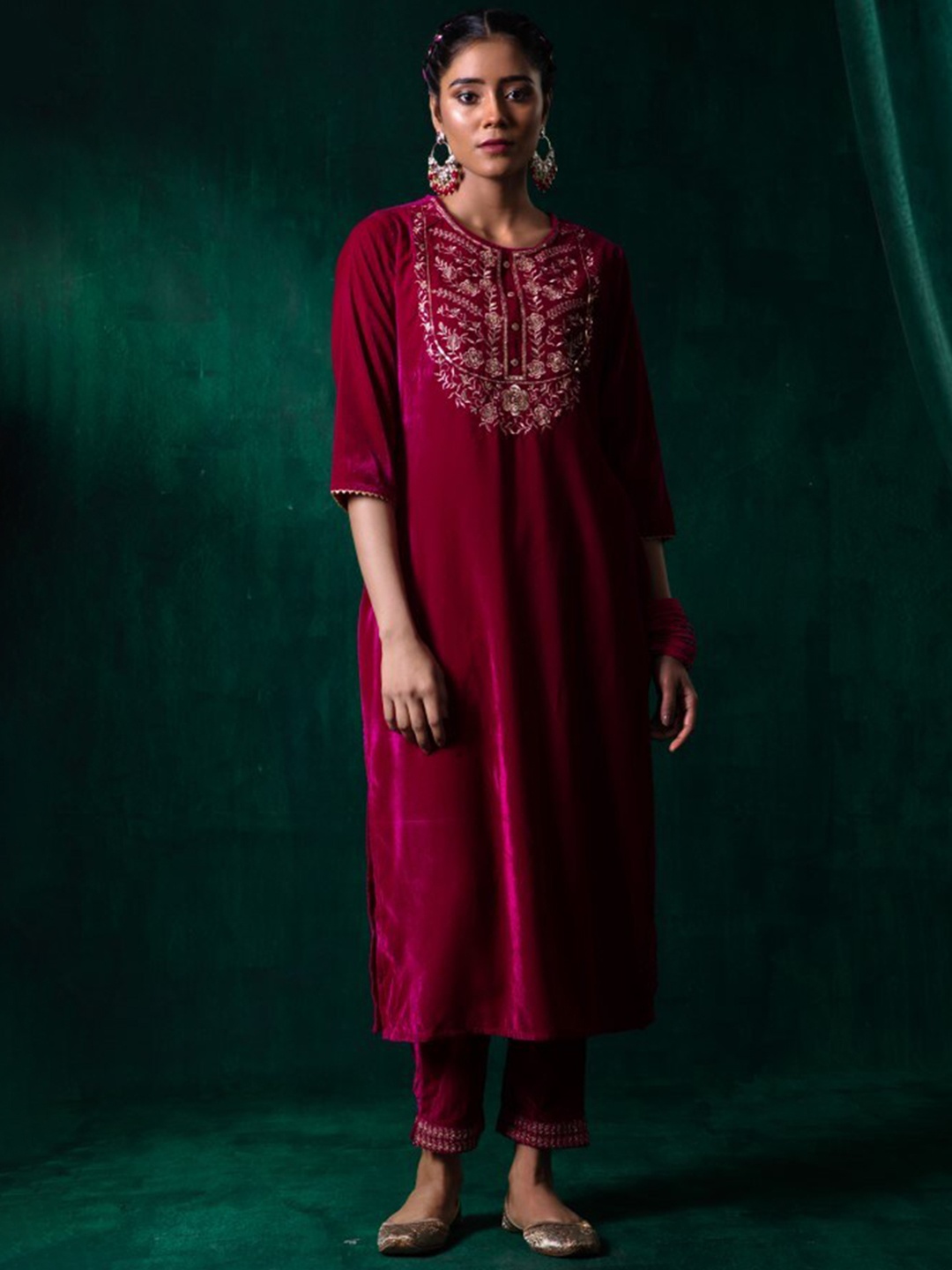 

Juniper Women Floral Embroidered Regular Velvet Kurta with Trousers, Fuchsia