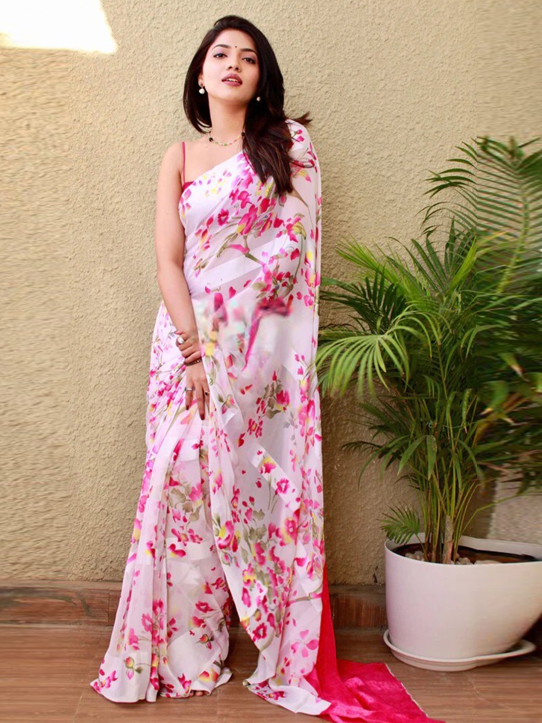 

Sanwariya Silk Floral Printed Satin Saree, Pink
