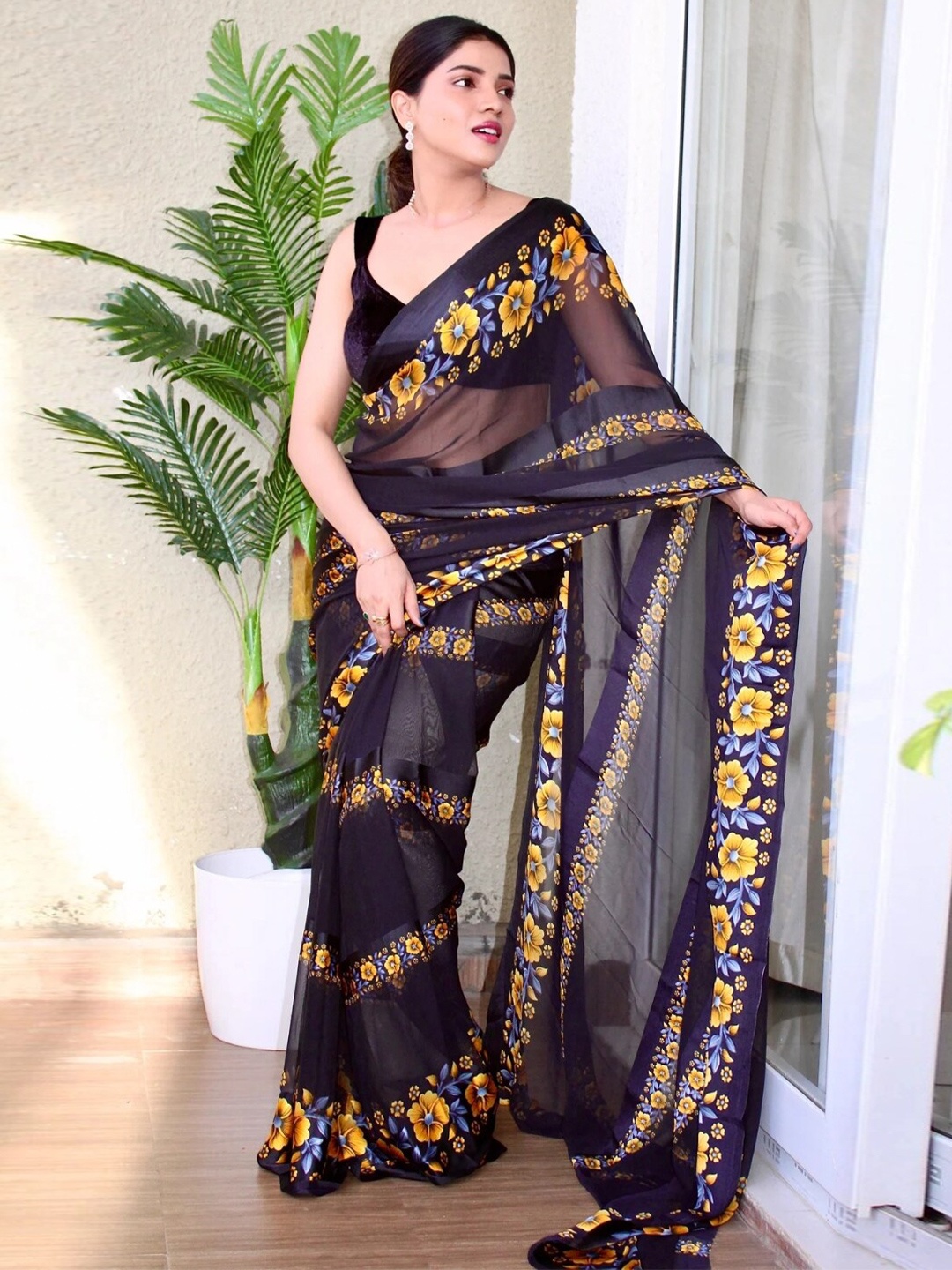 

Sanwariya Silk Floral Satin Saree, Black