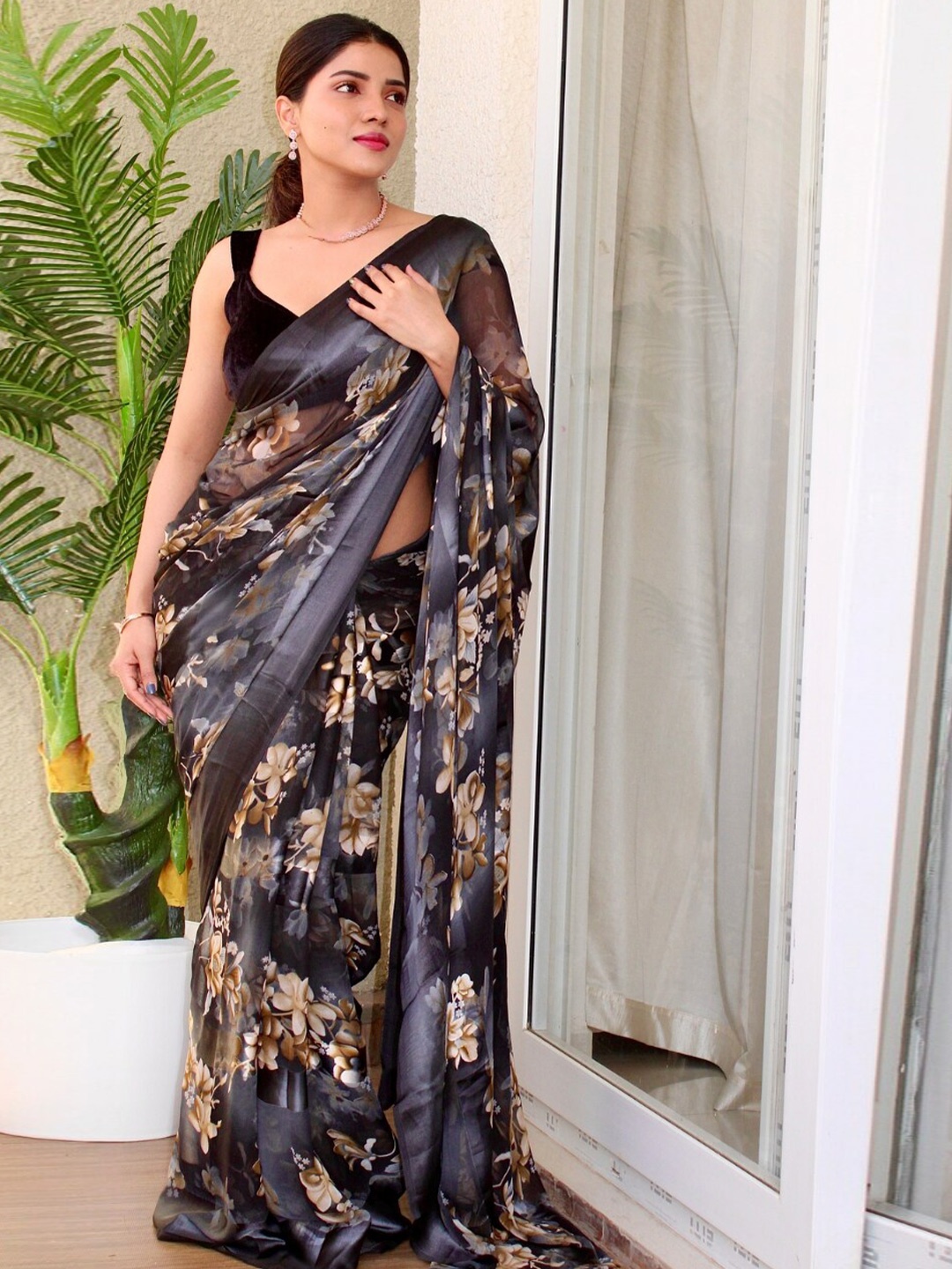 

Sanwariya Silk Floral Satin Saree, Black