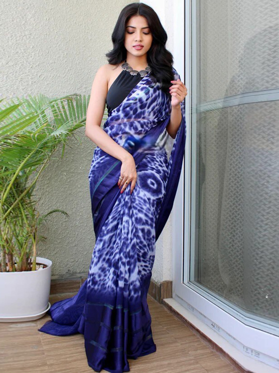 

Sanwariya Silk Abstract Printed Satin Saree, Navy blue