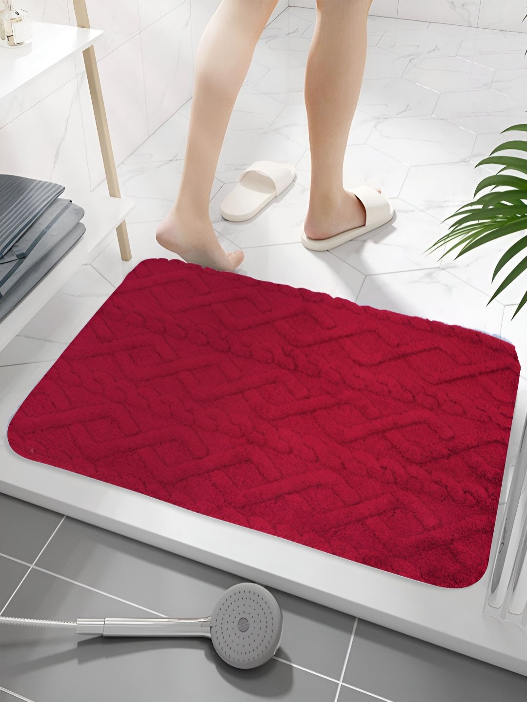 

HOUSE OF QUIRK Red Geometric Textured Microfiber Anti-Skid Rectangle Floor Mat