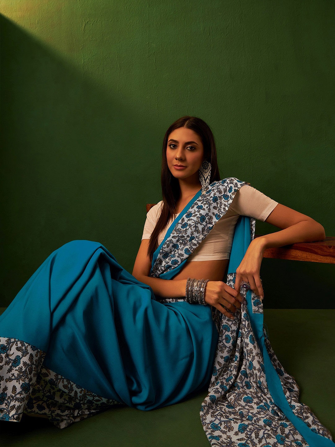 

Sangria Floral Pure Crepe Saree, Turquoise blue