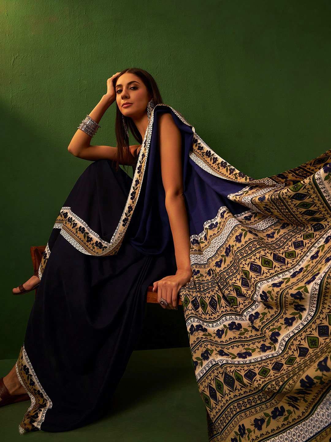 

Sangria Printed Saree With Border, Blue