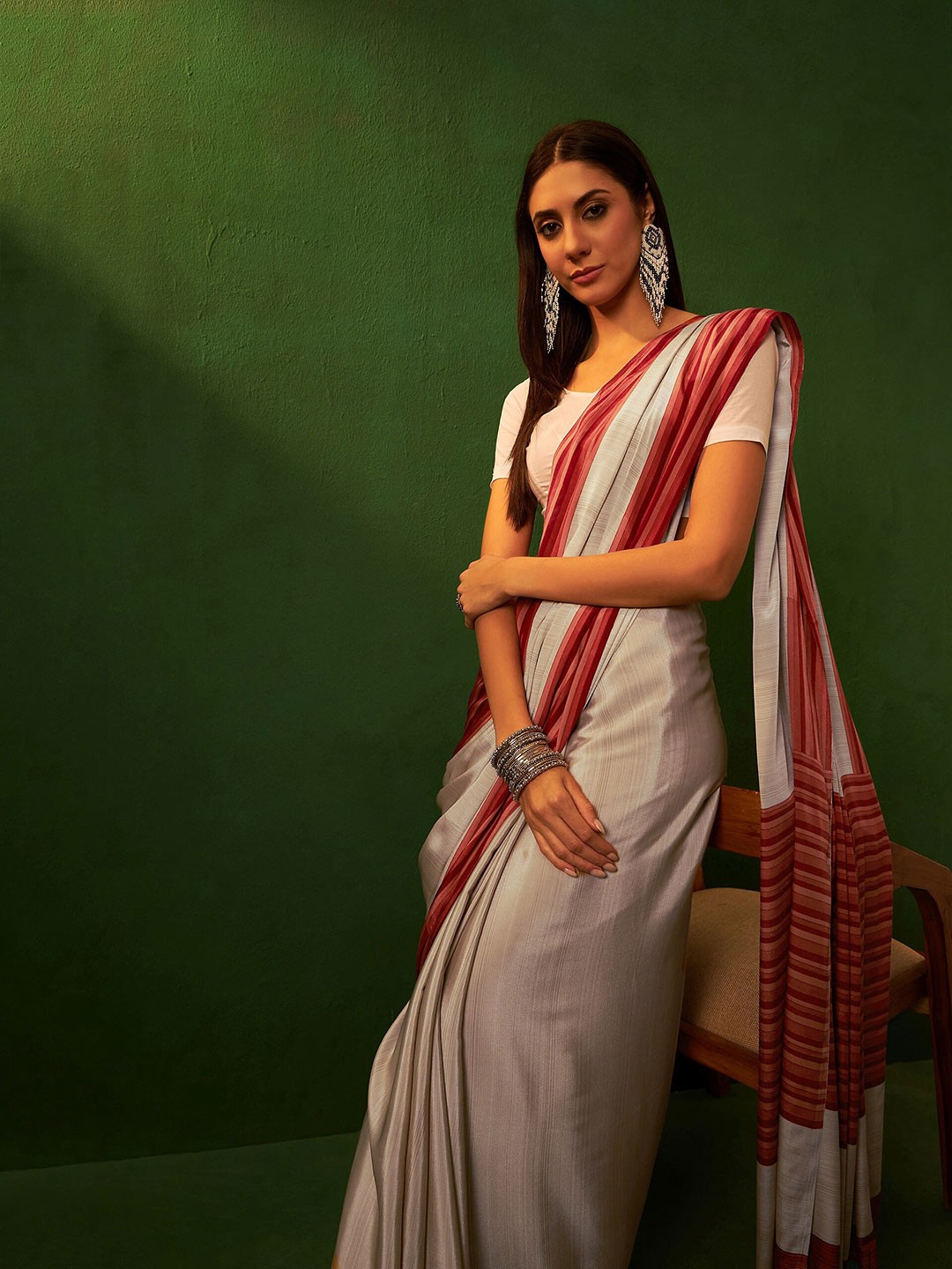 

Sangria Printed Saree With Border, Off white