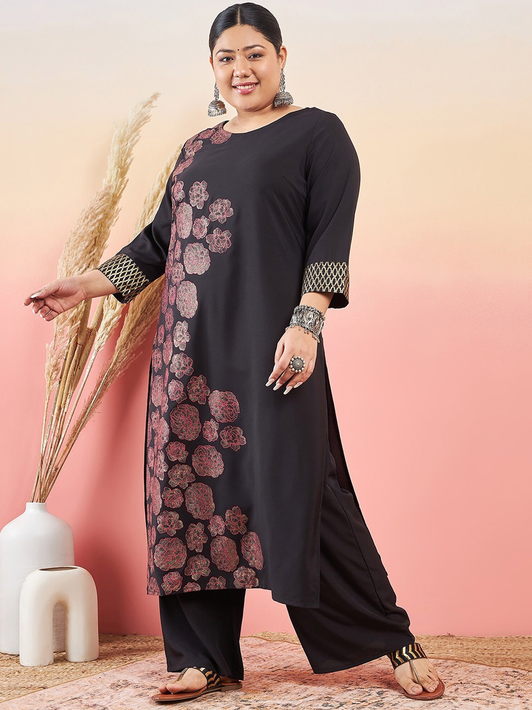 

Sztori Floral Printed Round Neck Straight Kurta With Palazzo, Black