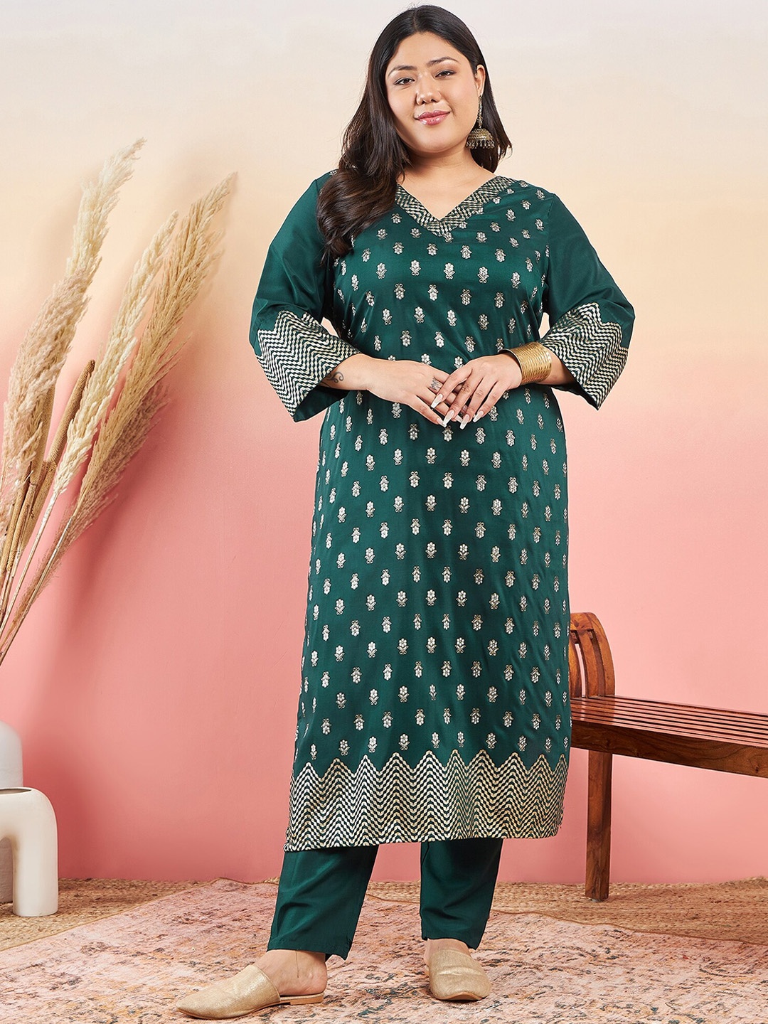 

Sztori Floral Printed V-Neck Straight Kurta With Trouser, Green