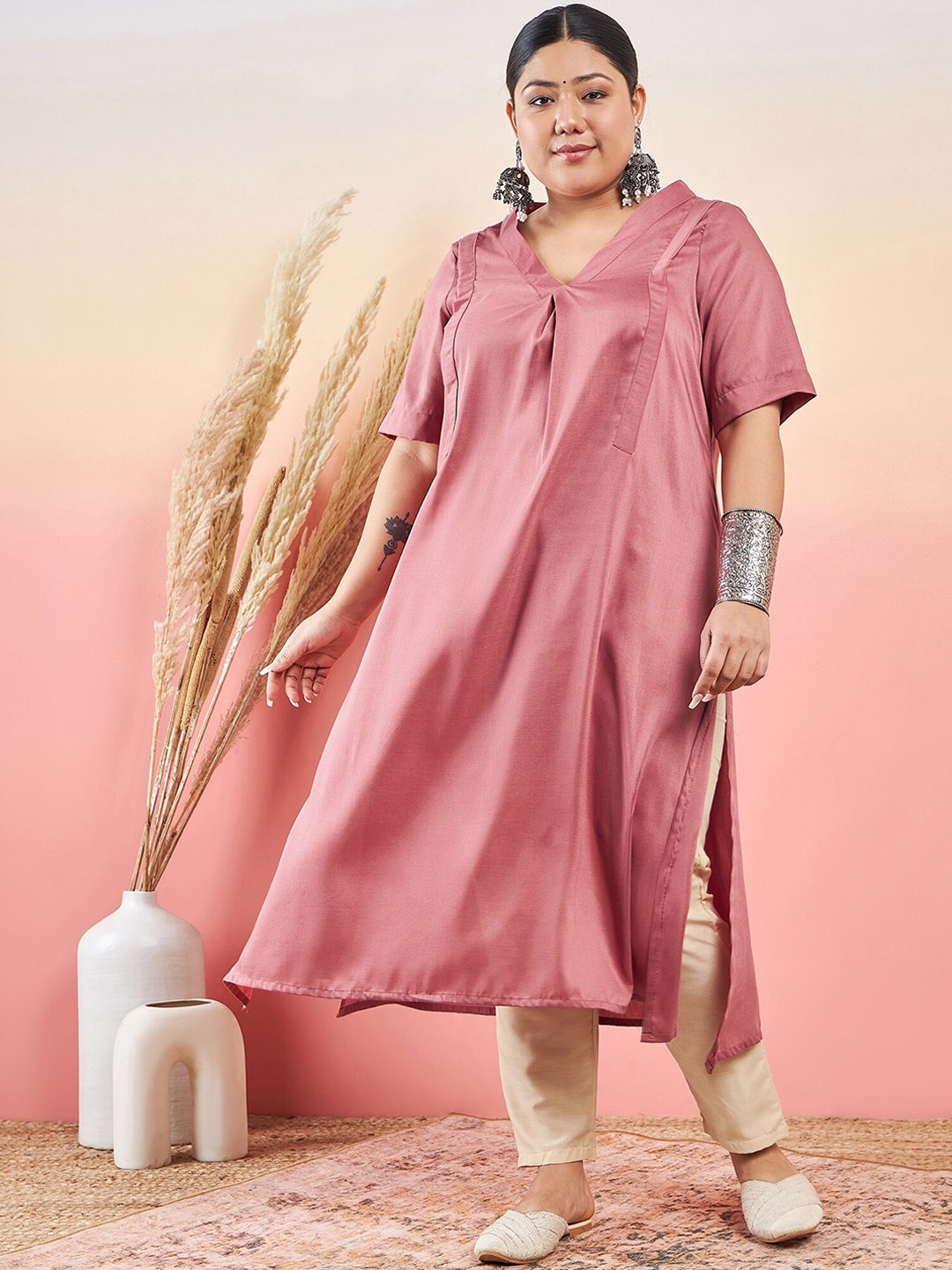 

Sztori V-Neck Straight Kurta With Trouser, Brown