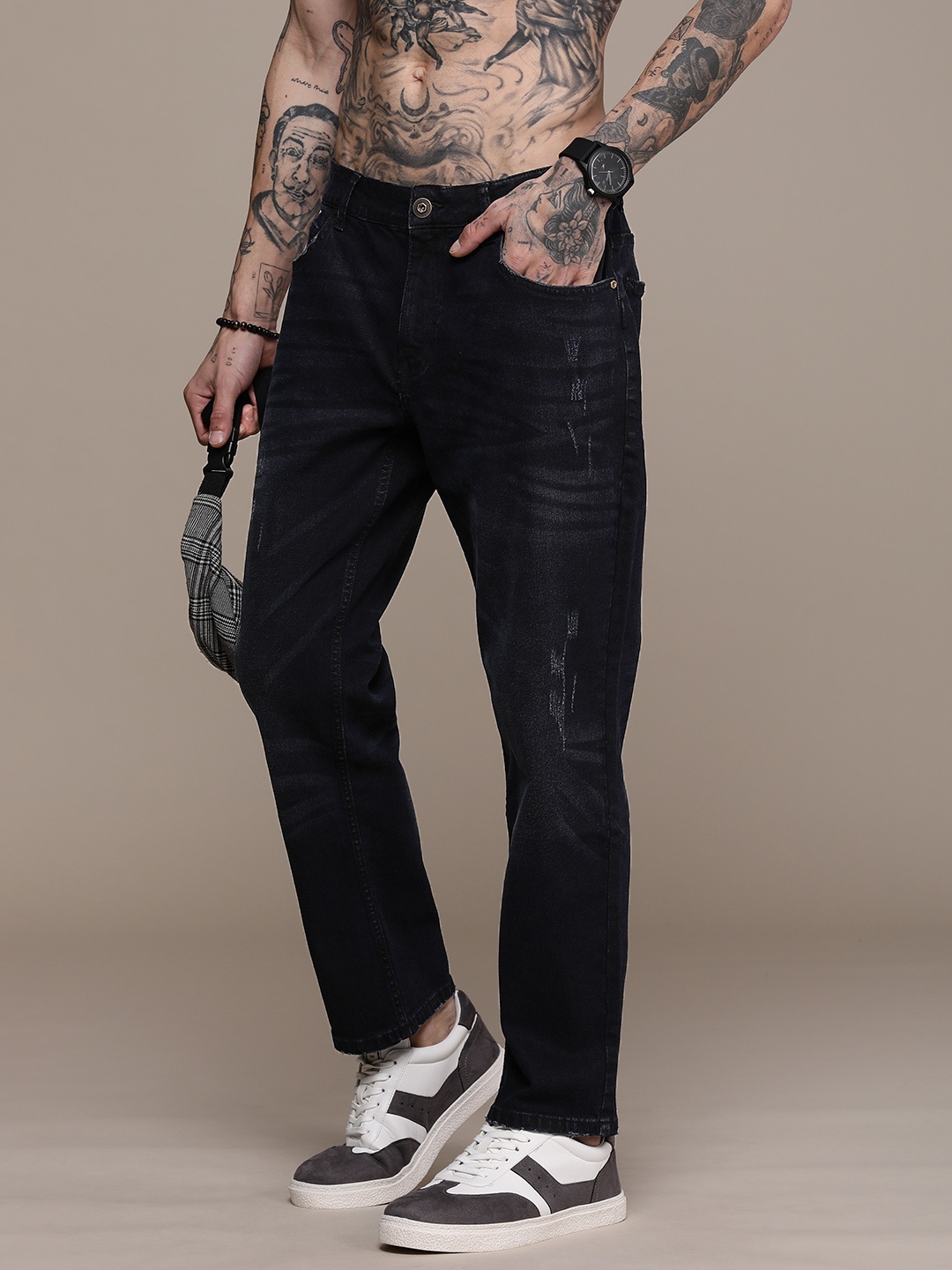 

Roadster Men Slim Fit Low Distress Jeans, Black