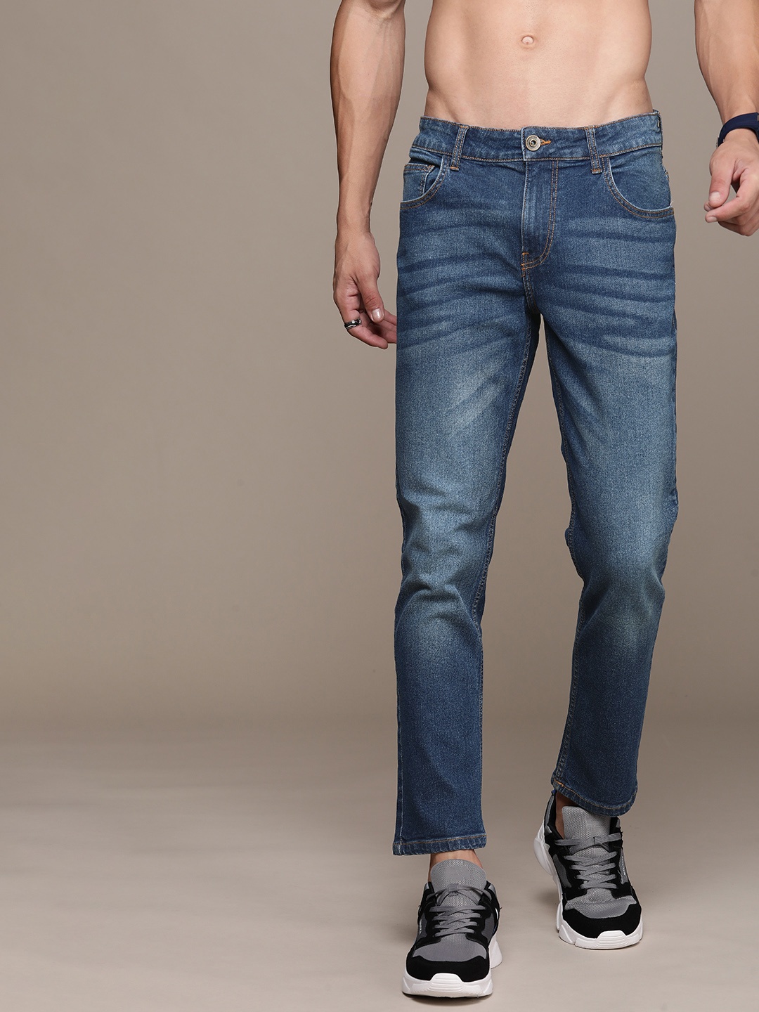 

Roadster Men Slim Fit Light Fade Stretchable Jeans, Blue