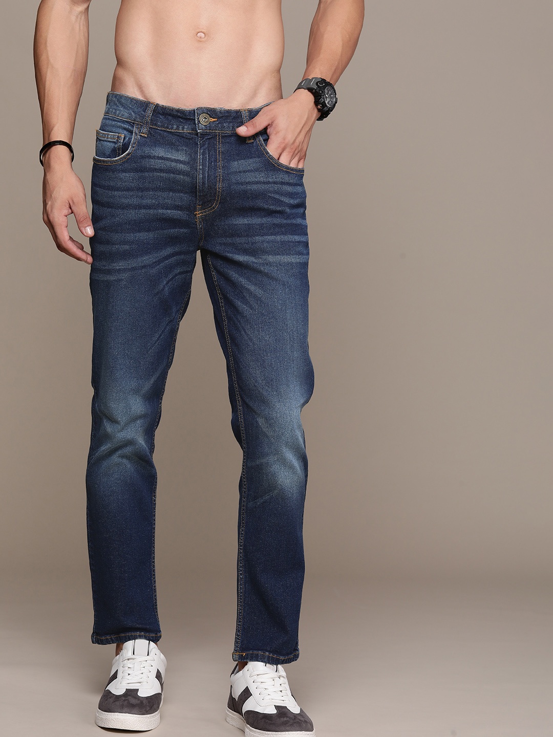 

Roadster Men Slim Fit Light Fade Stretchable Jeans, Blue