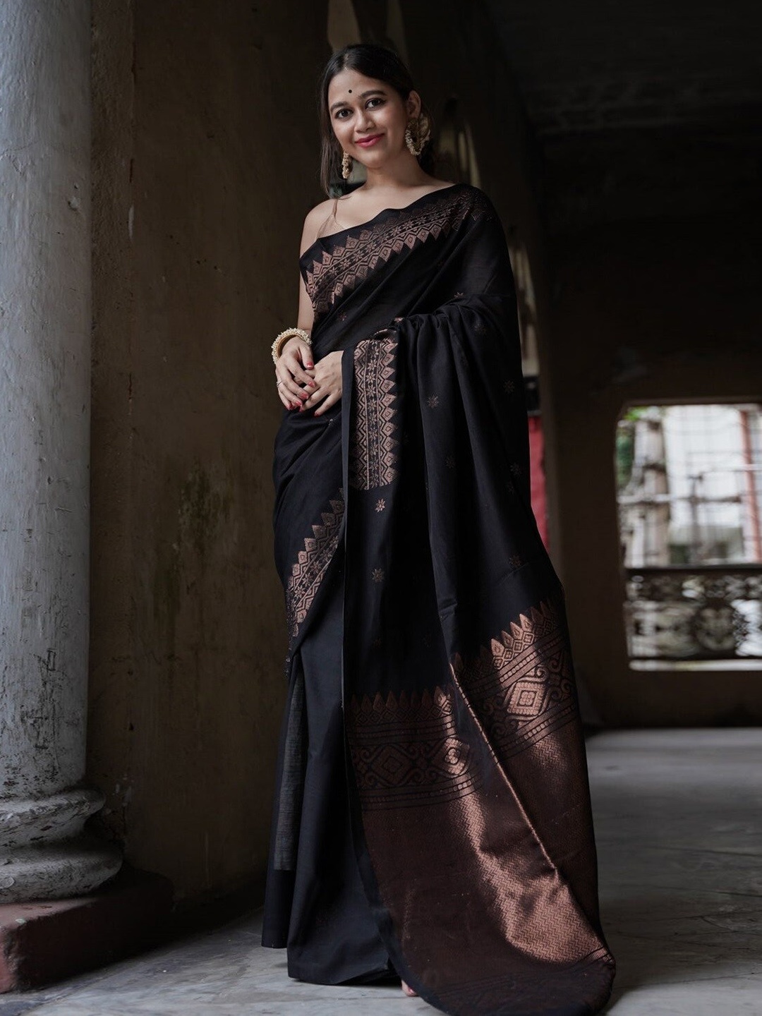 

GLORYANCE Ethnic Motifs Woven Design Zari Jacquard Banarasi Saree, Black
