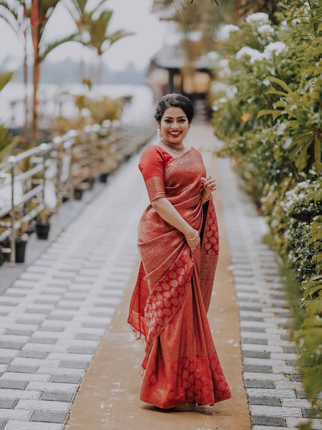 

DIVASTRI Ethnic Motifs Woven Design Zari Pure Silk Kanjeevaram Saree, Red
