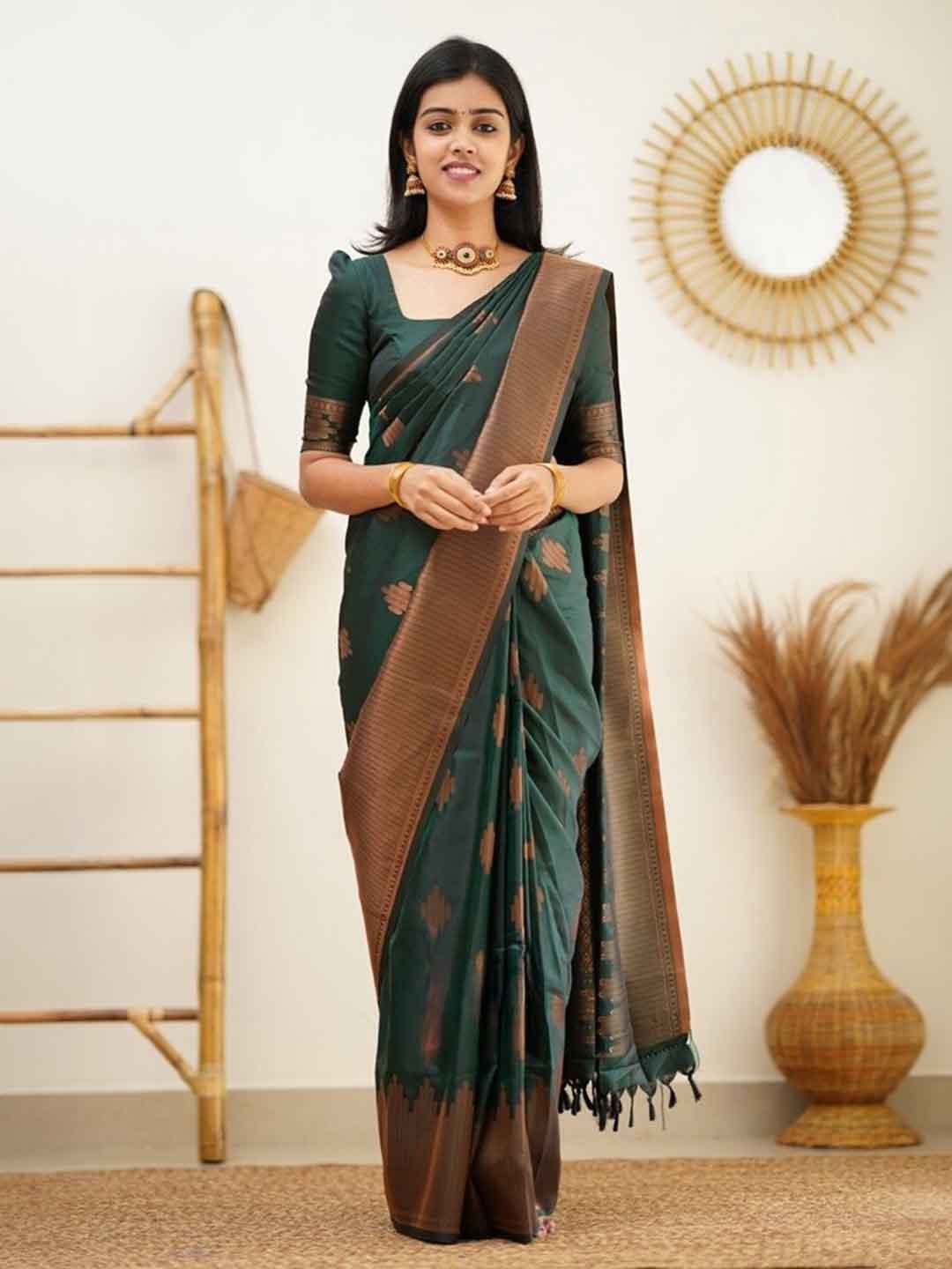 

DIVASTRI Ethnic Motifs Woven Design Zari Pure Silk Designer Kanjeevaram Saree, Green