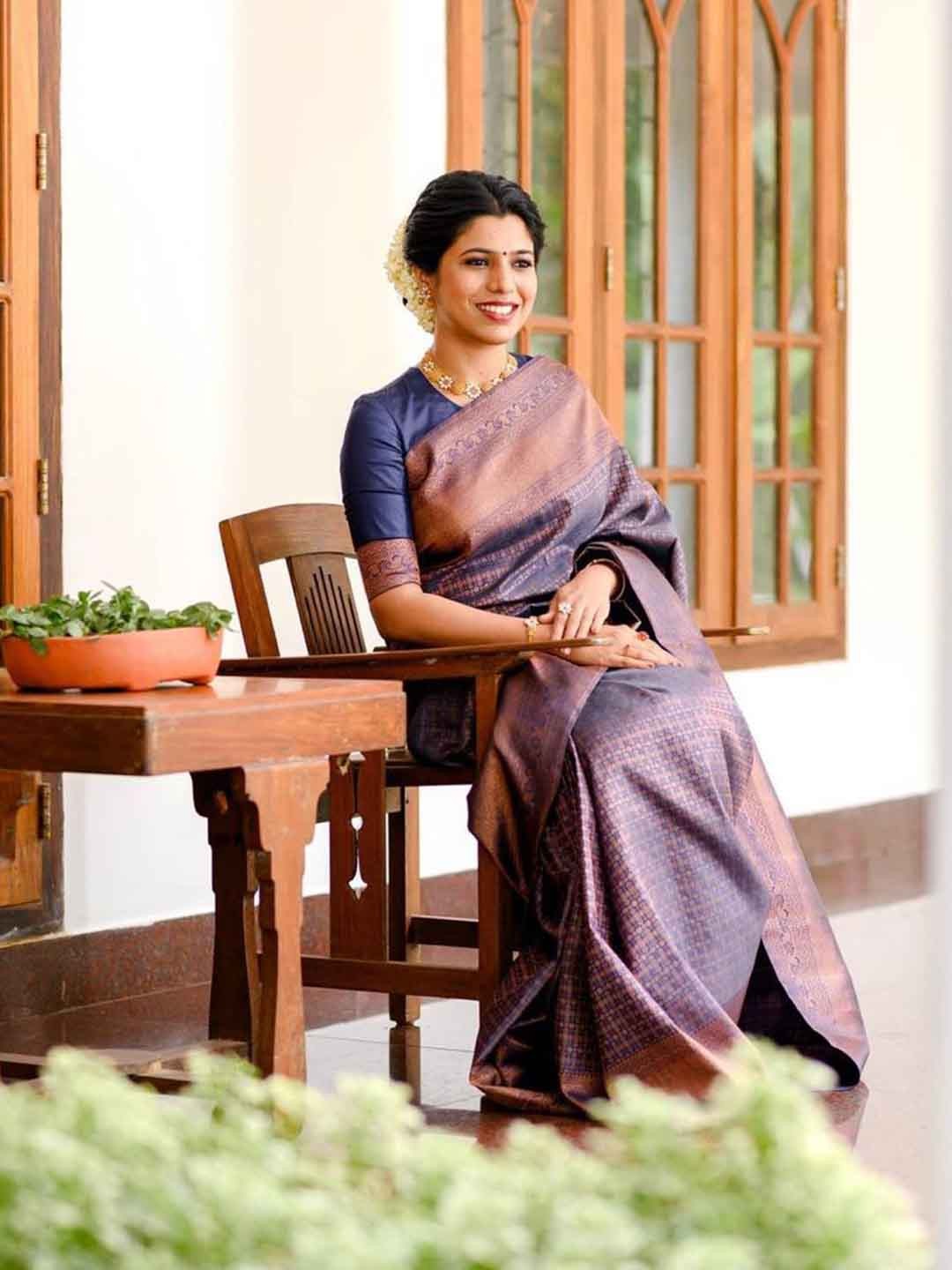 

DIVASTRI Ethnic Motifs Woven Design Zari Pure Silk Kanjeevaram Saree, Blue