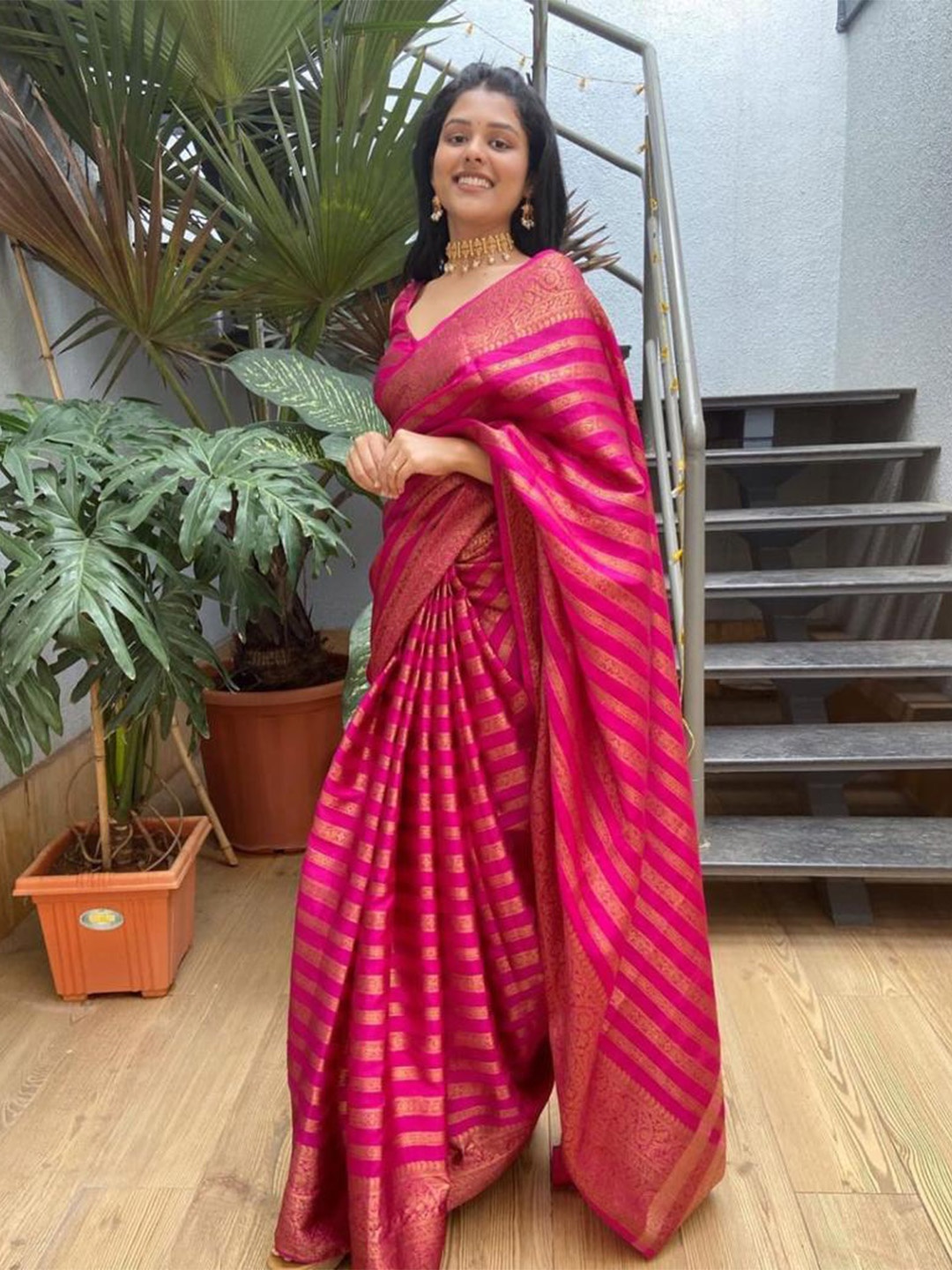 

DIVASTRI Striped Woven Design Zari Pure Silk Kanjeevaram Saree, Pink