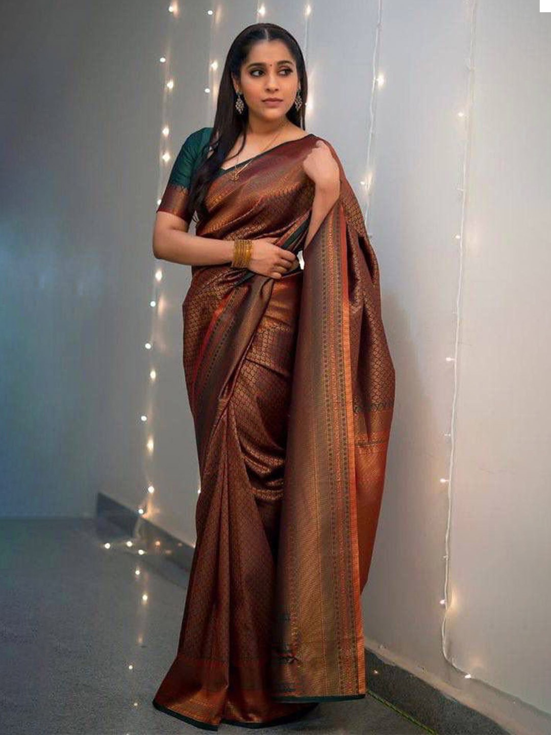 

DIVASTRI Ethnic Motifs Woven Design Zari Pure Silk Kanjeevaram Saree, Green