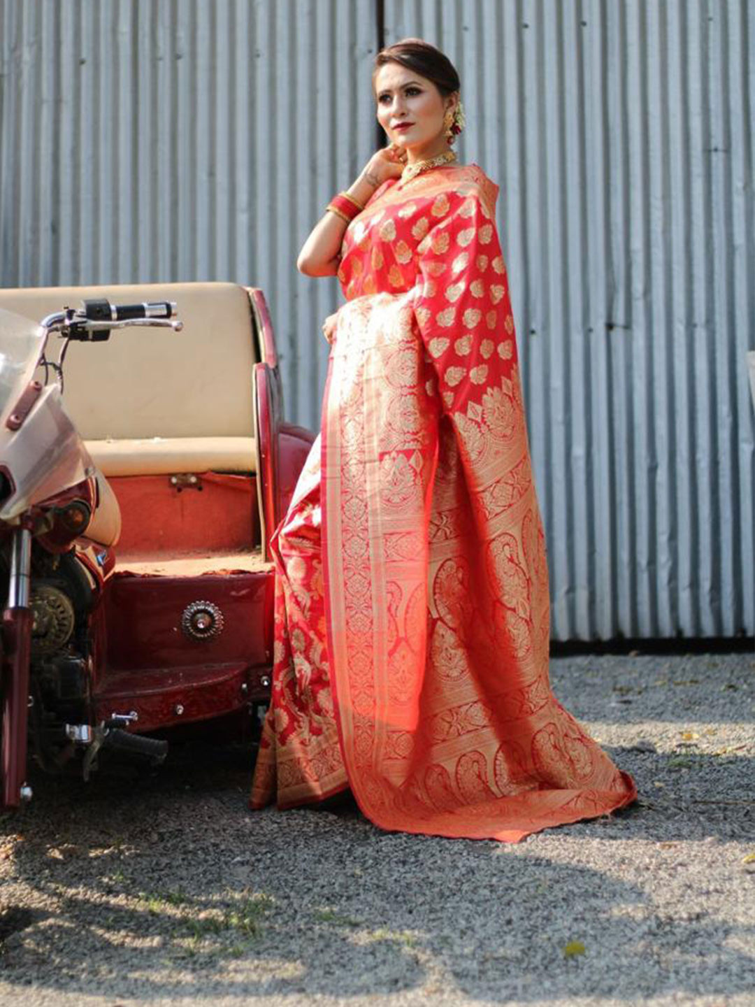 

DIVASTRI Woven Design Zari Pure Silk Kanjeevaram Saree, Red
