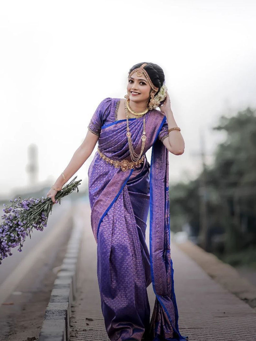 

DIVASTRI Woven Design Zari Pure Silk Kanjeevaram Saree, Blue