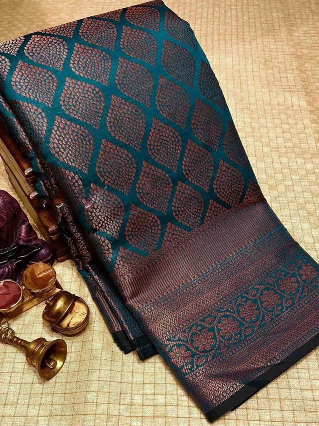 

DIVASTRI Ethnic Motifs Woven Design Zari Pure Silk Kanjeevaram Saree, Teal