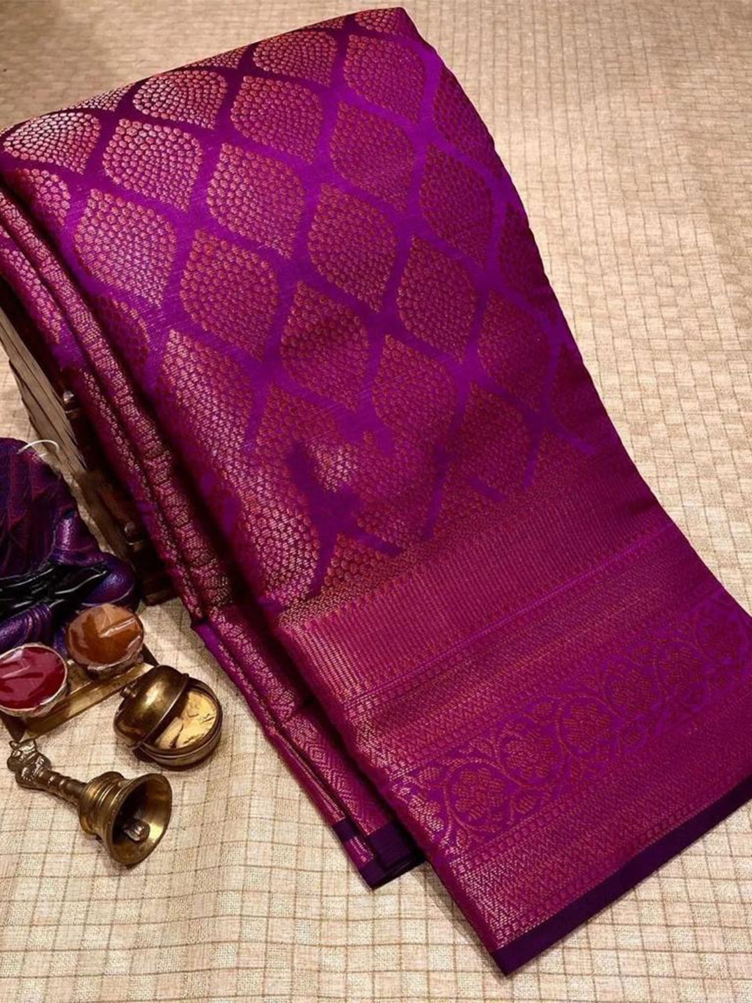 

DIVASTRI Ethnic Motifs Woven Design Zari Pure Silk Kanjeevaram Saree, Purple
