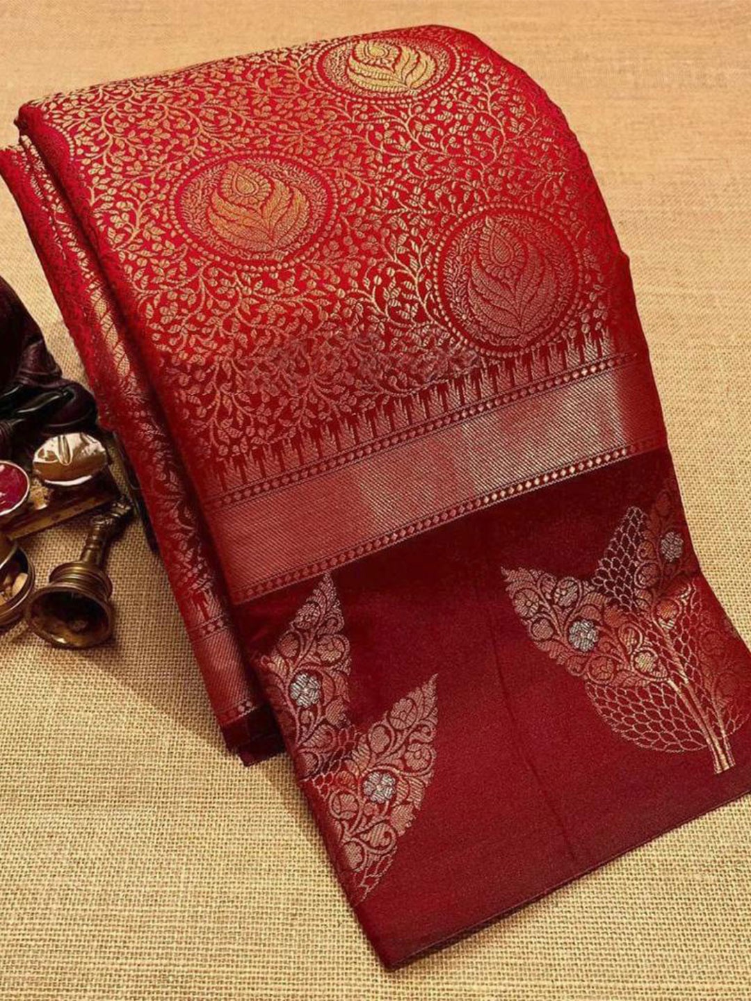 

DIVASTRI Ethnic Motifs Woven Design Zari Pure Silk Kanjeevaram Saree, Red