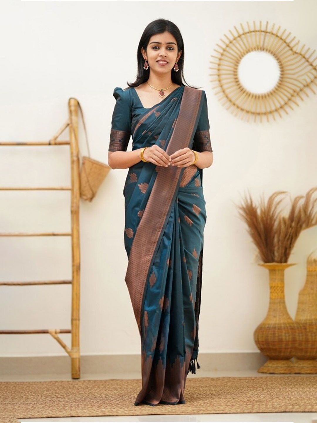 

DIVASTRI Geometric Woven Design Zari Pure Silk Kanjeevaram Saree, Teal