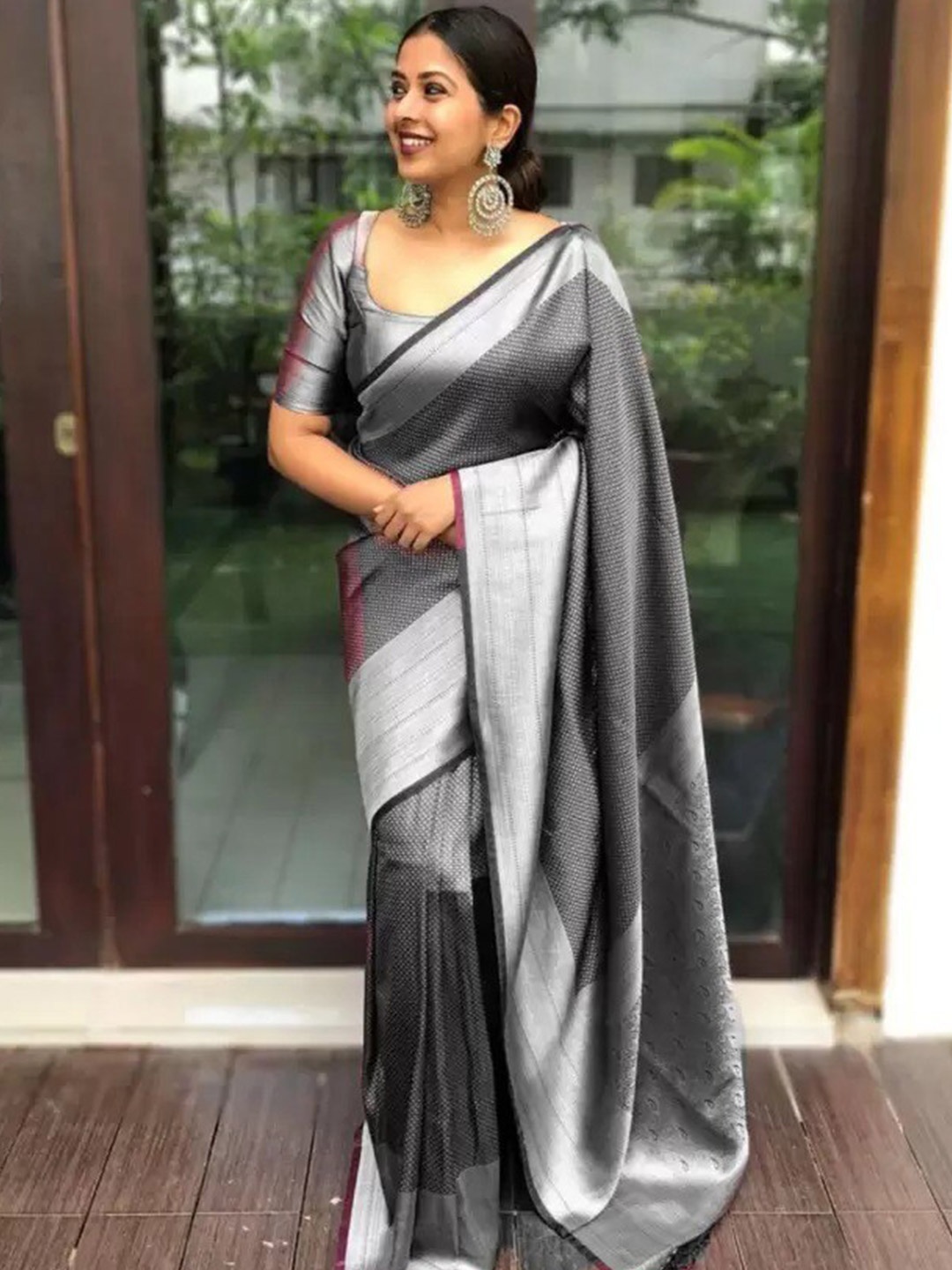 

DIVASTRI Ethnic Motifs Woven Design Zari Pure Silk Kanjeevaram Saree, Black
