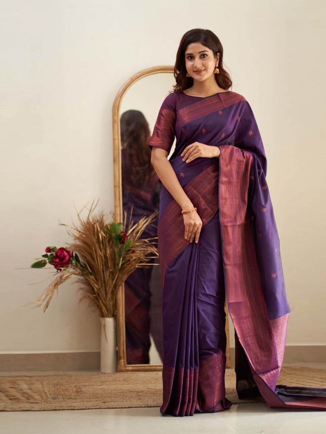 

DIVASTRI Ethnic Motifs Woven Design Zari Pure Silk Kanjeevaram Saree, Navy blue