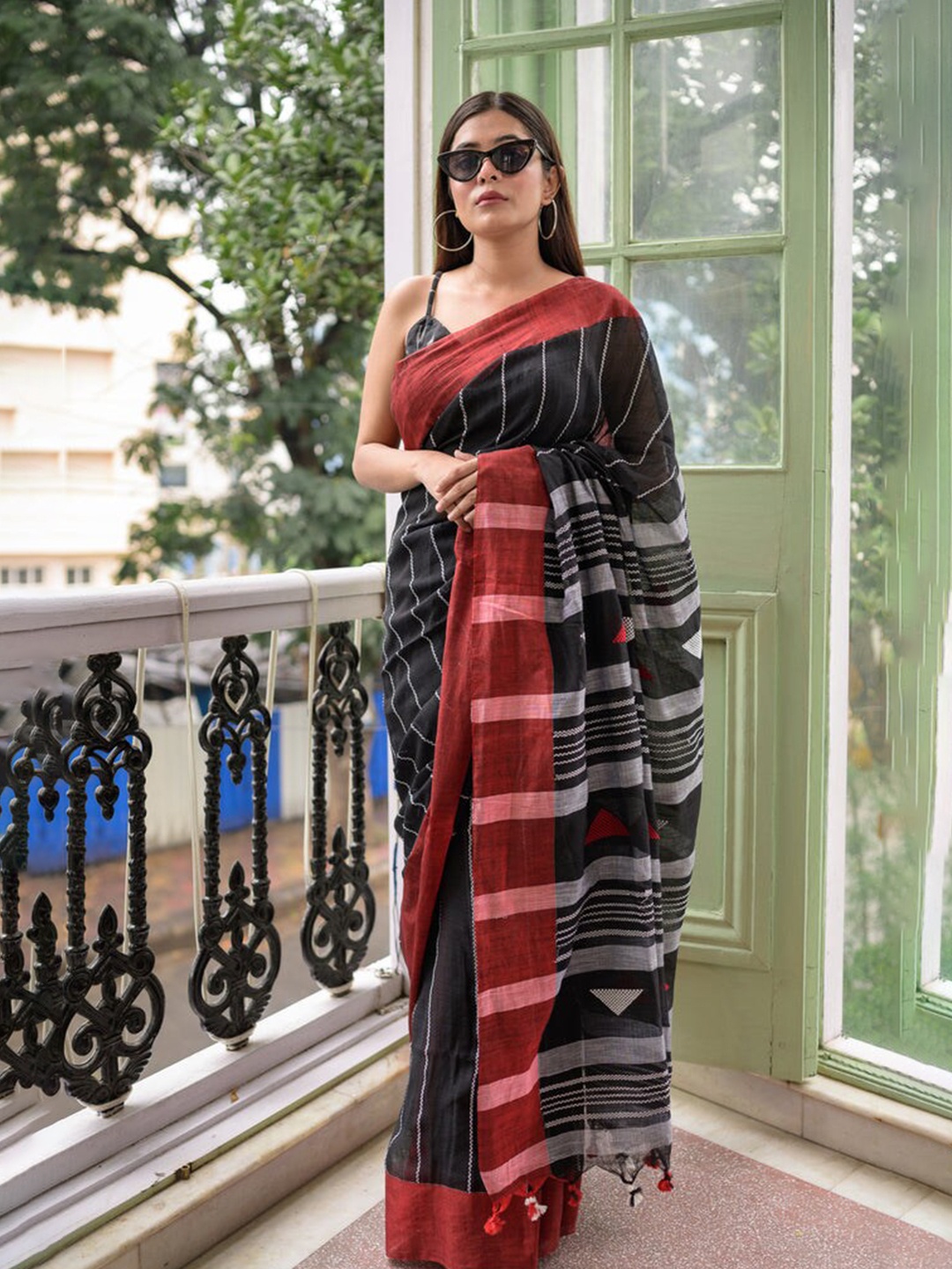 RODDUR Striped Pure Cotton Saree, Black