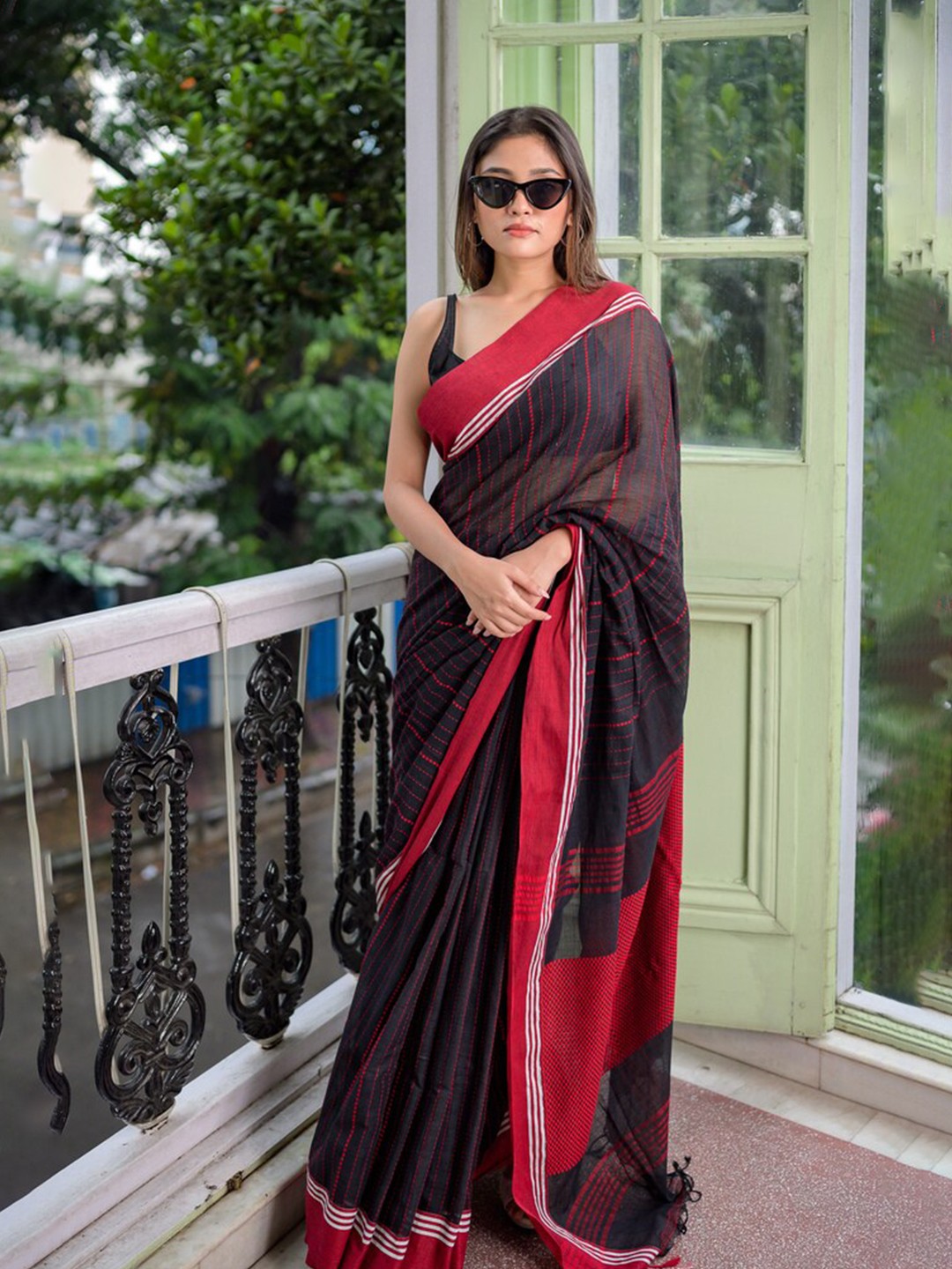 

RODDUR Striped Pure Cotton Saree, Black