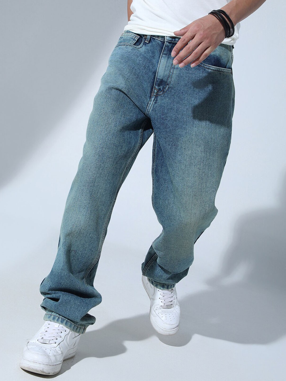 

Hubberholme Men 90's Relaxed Straight Fit Light Fade Jeans, Blue