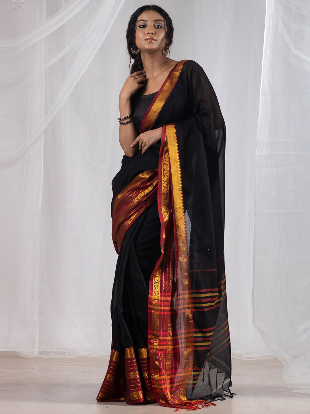 

Unnati Silks Woven Design Zari Handloom Pure Cotton Narayan Peth Saree With Tassels, Black